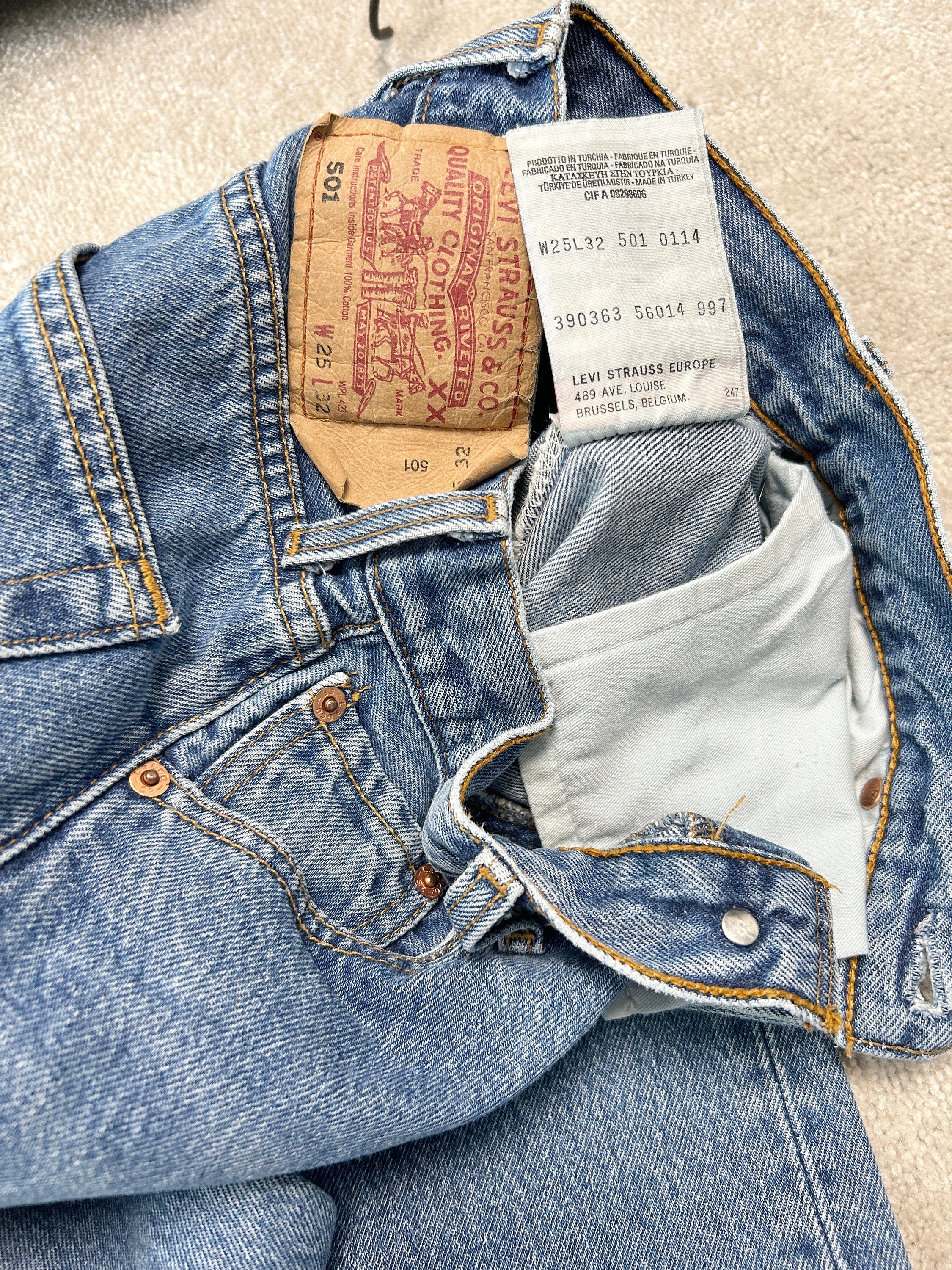 Levis 501 vintage w23 L31 Levi’s 501 faded medium blue 90s Levi’s blue faded blue straight leg blue 501 vintage blue 501 worn vintage Levi’s