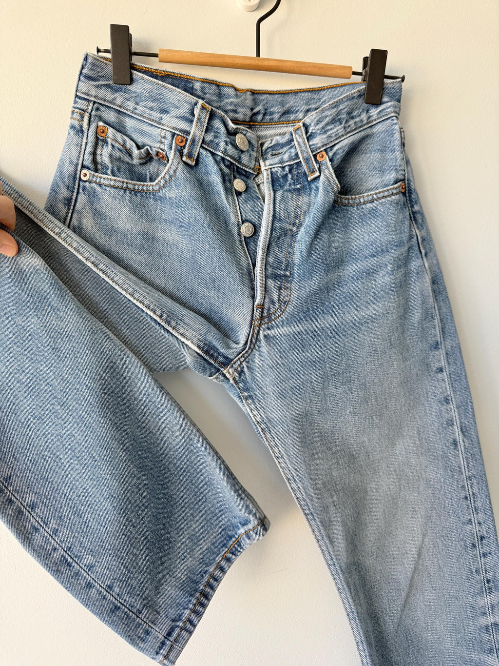 W25 L31 vintage Levis 501 24-25” measured waist light faded lines denim made in 90s