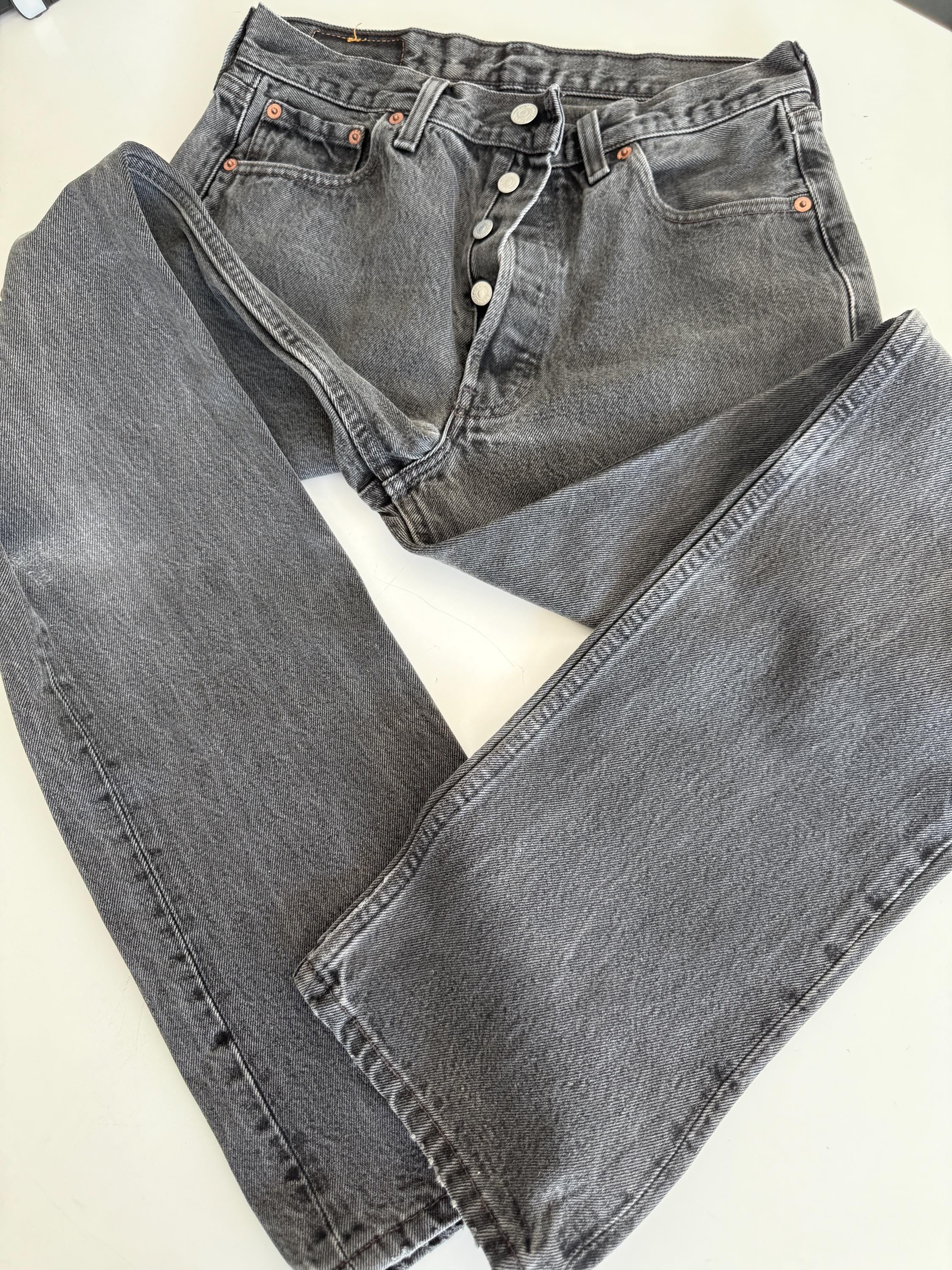 W29 L34 Levis 501 vintage 28-29” measured waist black made in USA 90s