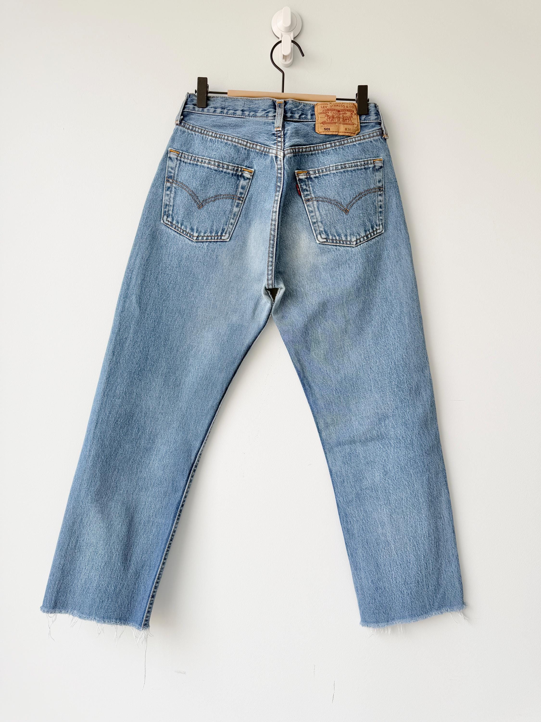 Levis 501s  vintage w26/27 L27 medium blue 501s made in the U.K.  straight leg jeans 501 26”/27” waist