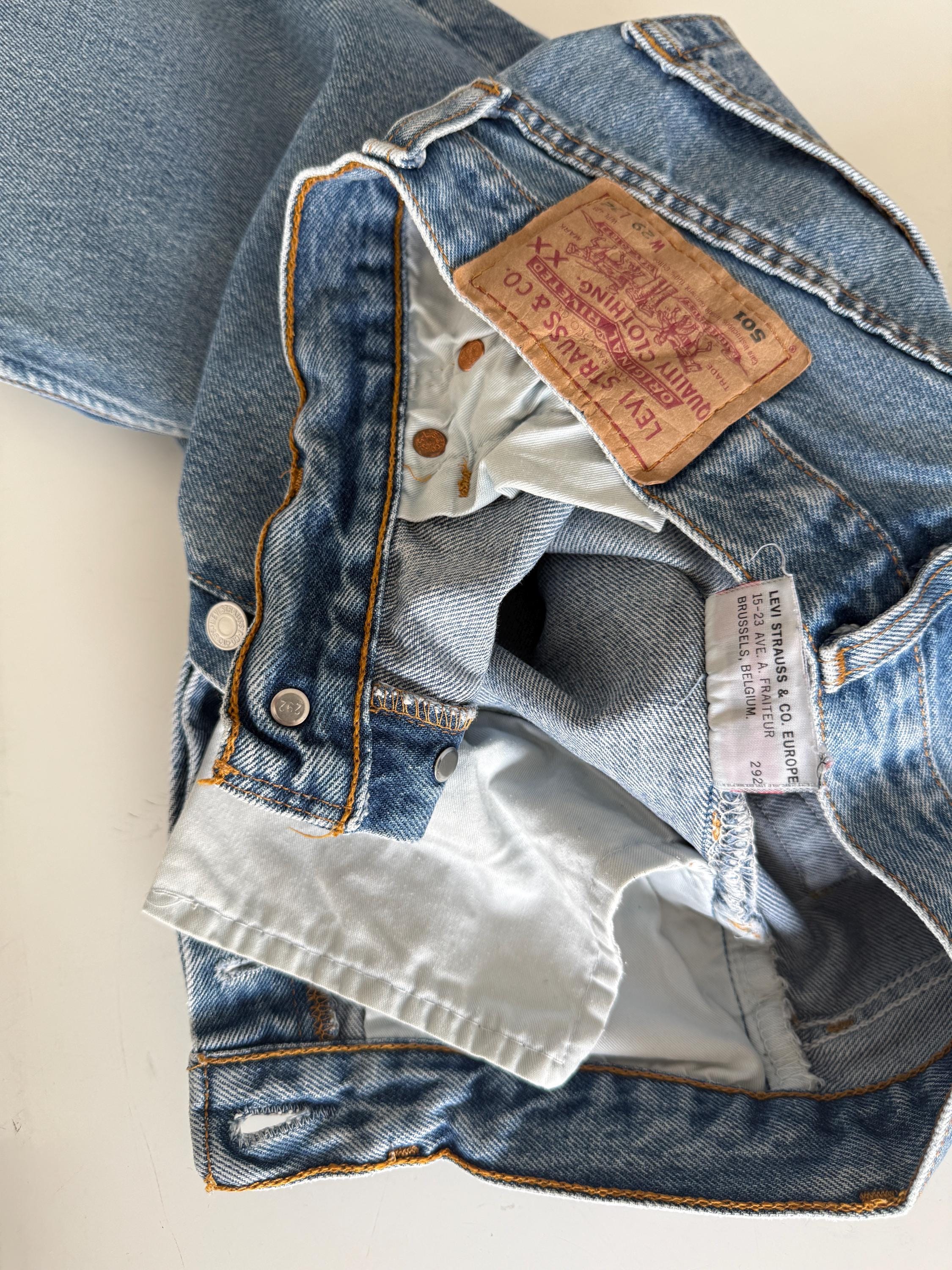 W27 L30 vintage Levis 501 26-27” measured waist medium blue made in 90s