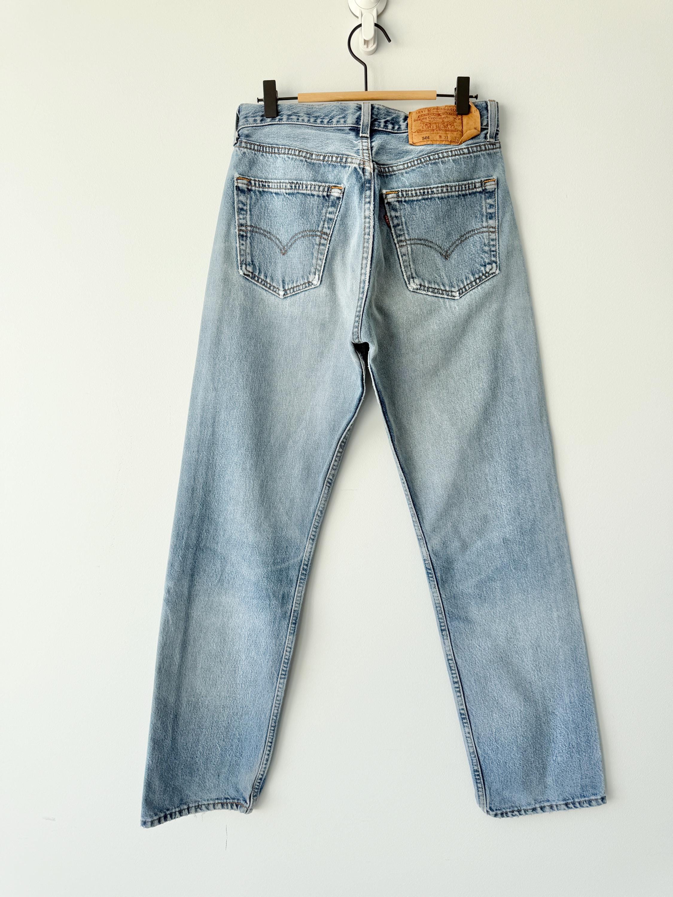 W29 L31 vintage Levis 501 28-29” measured waist faded medium blue made in USA 90s