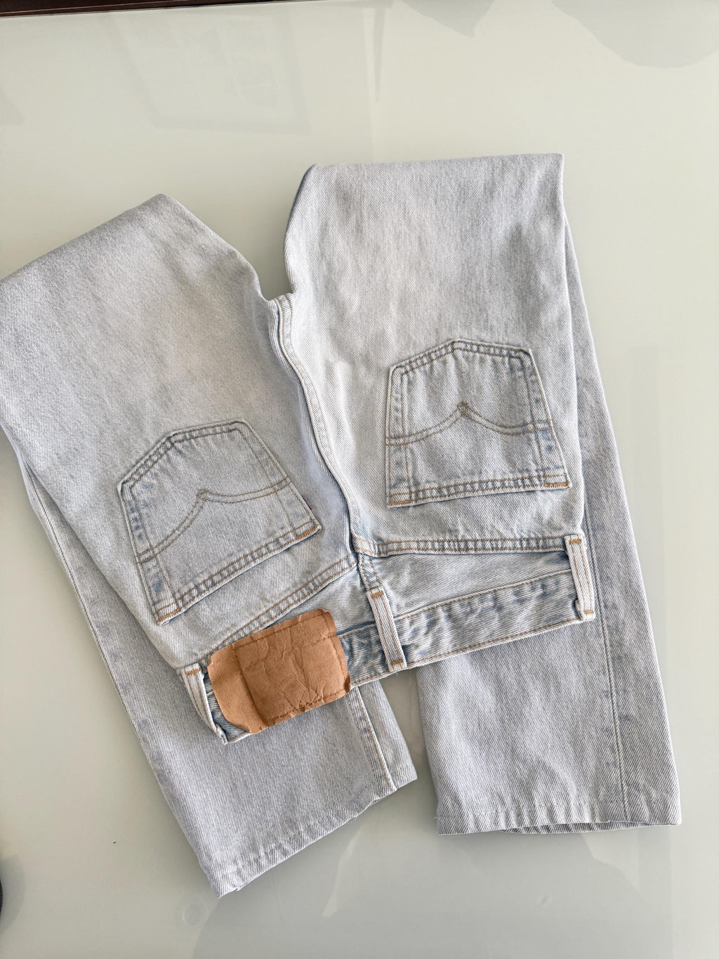 w22 L28 Levis 501 vintage light blue 501s for women tag made in USA 90s straight leg jeans 22”waist