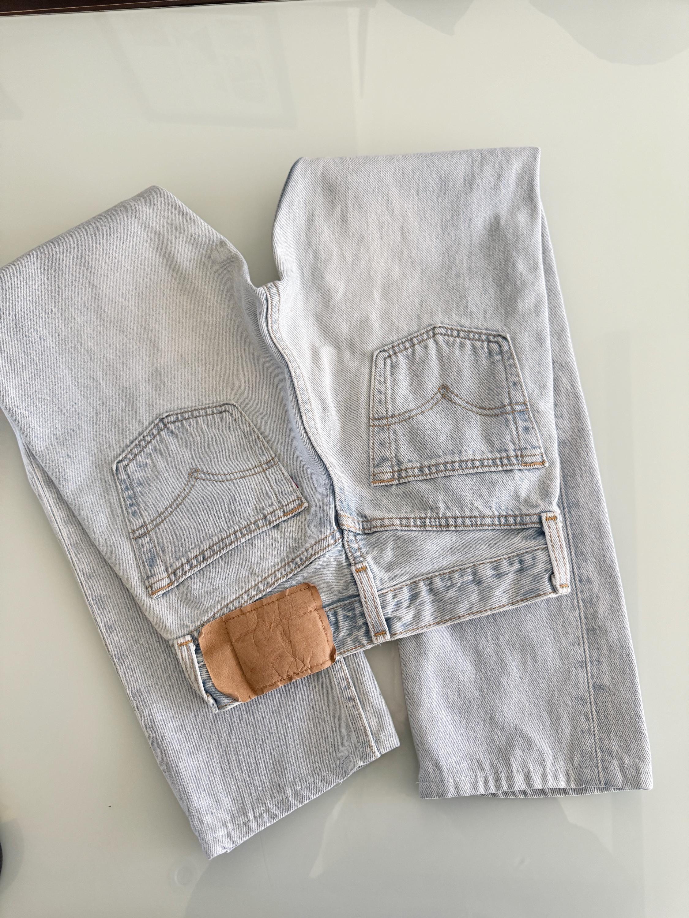 w22 L28 Levis 501 vintage light blue 501s for women tag made in USA 90s straight leg jeans 22”waist