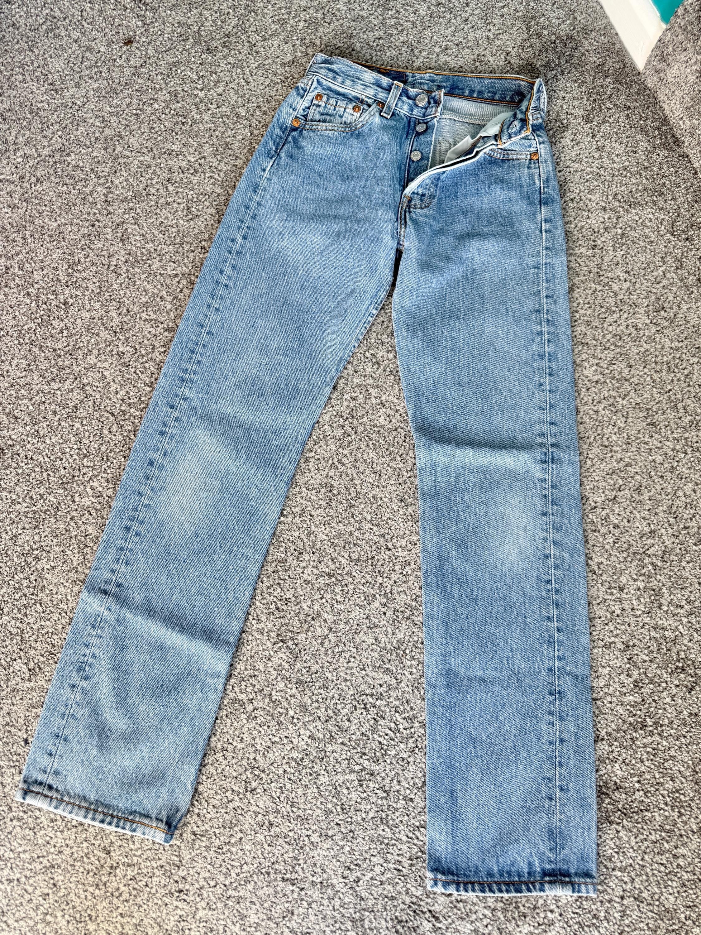 Levis 501 vintage w23 L29 Levi’s 501 light faded blue 90s Levi’s blue straight leg blue 501 vintage blue 501 worn vintage Levi’s
