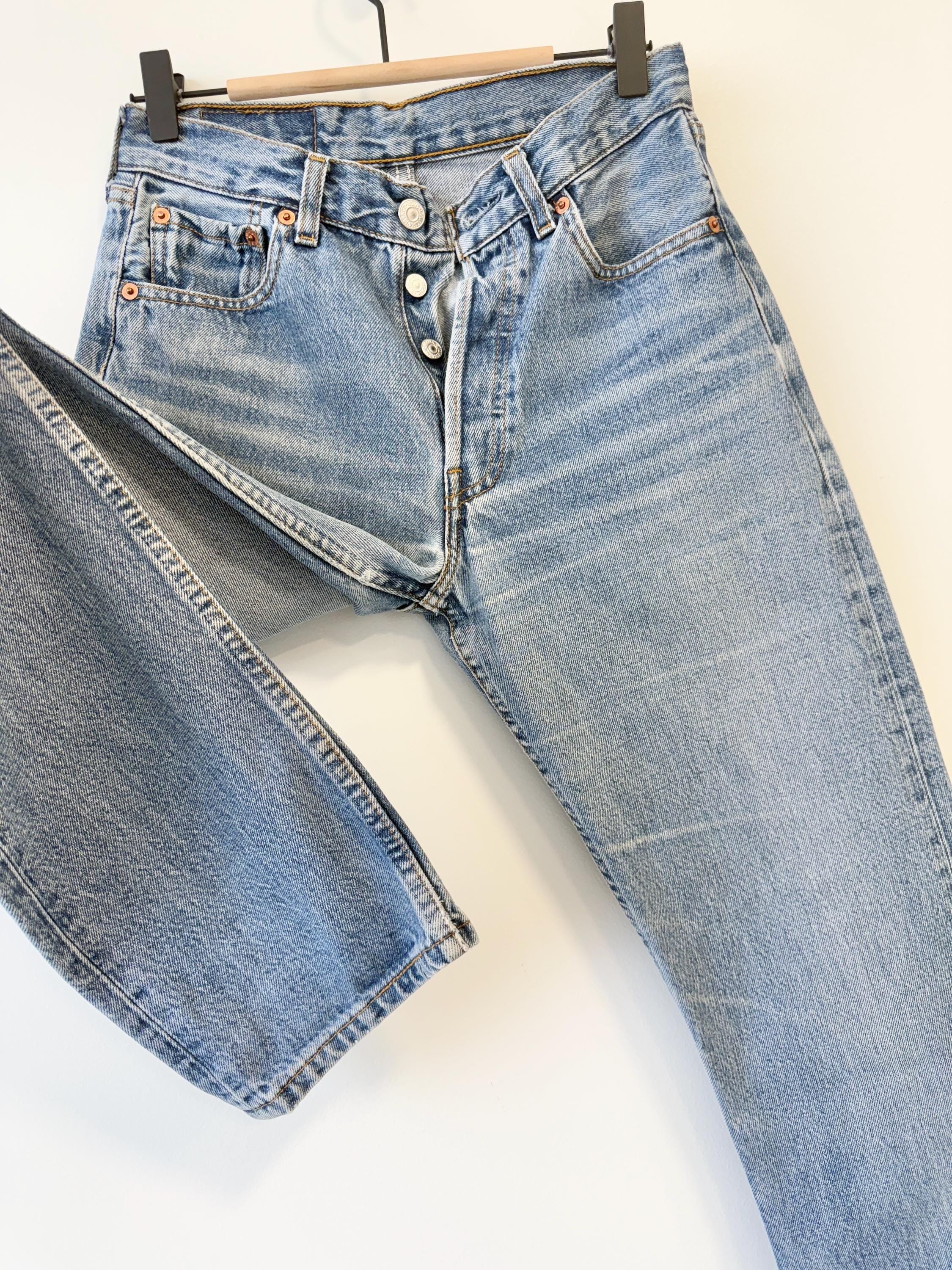Levis 501 vintage w25 L32 medium faded whiskers blue made in Spain 501s straight leg jeans 501 25” waist (januk)