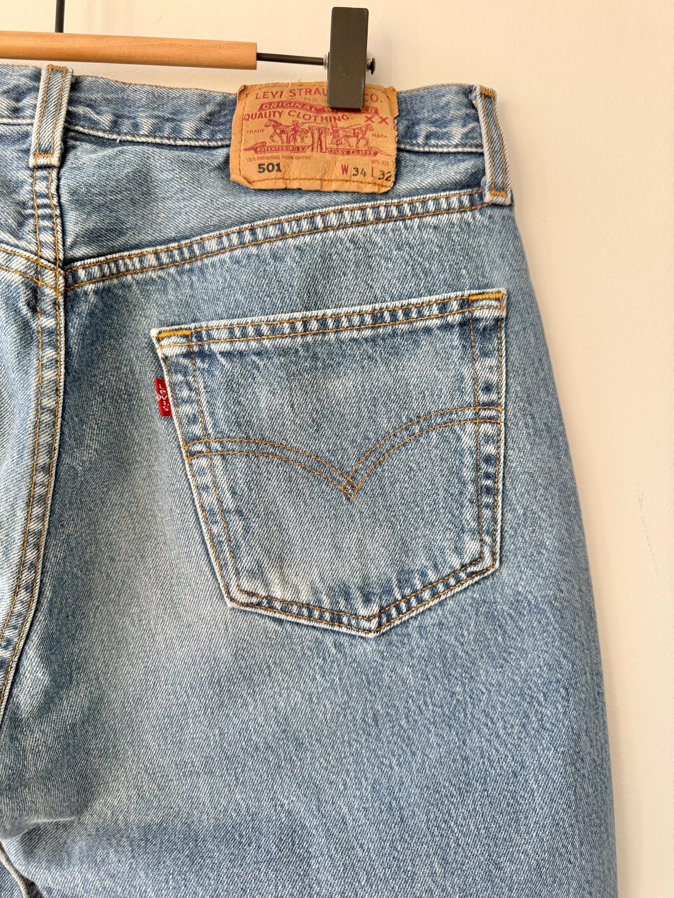 W32 L31 vintage Levis 501 31-32” measured medium faded lines blue made in Y2K