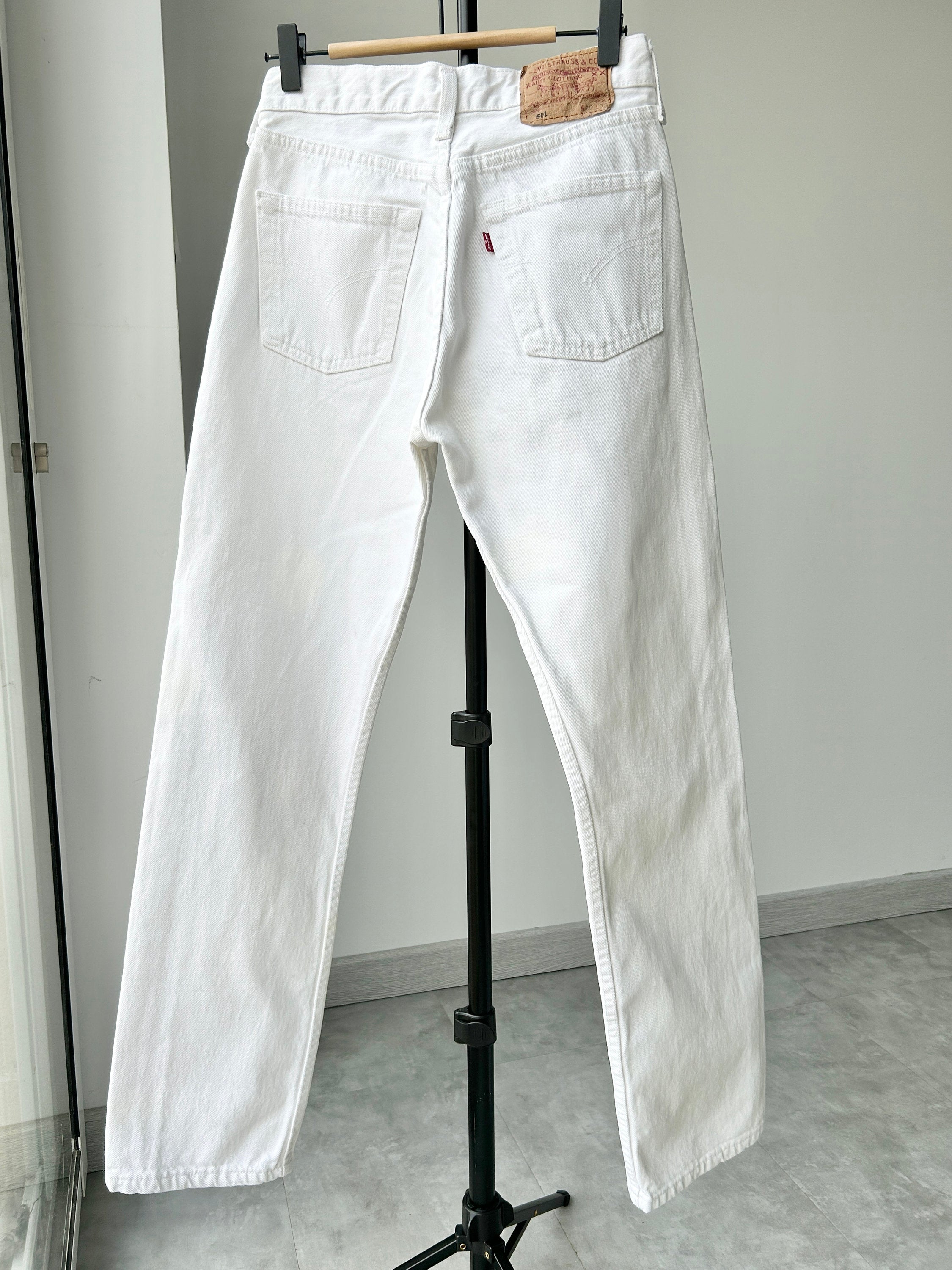 Levi’s 501 vintage w27 L30 Levi’s 501 white off white straight leg white 501 vintage blue 501 worn vintage Levi’s
