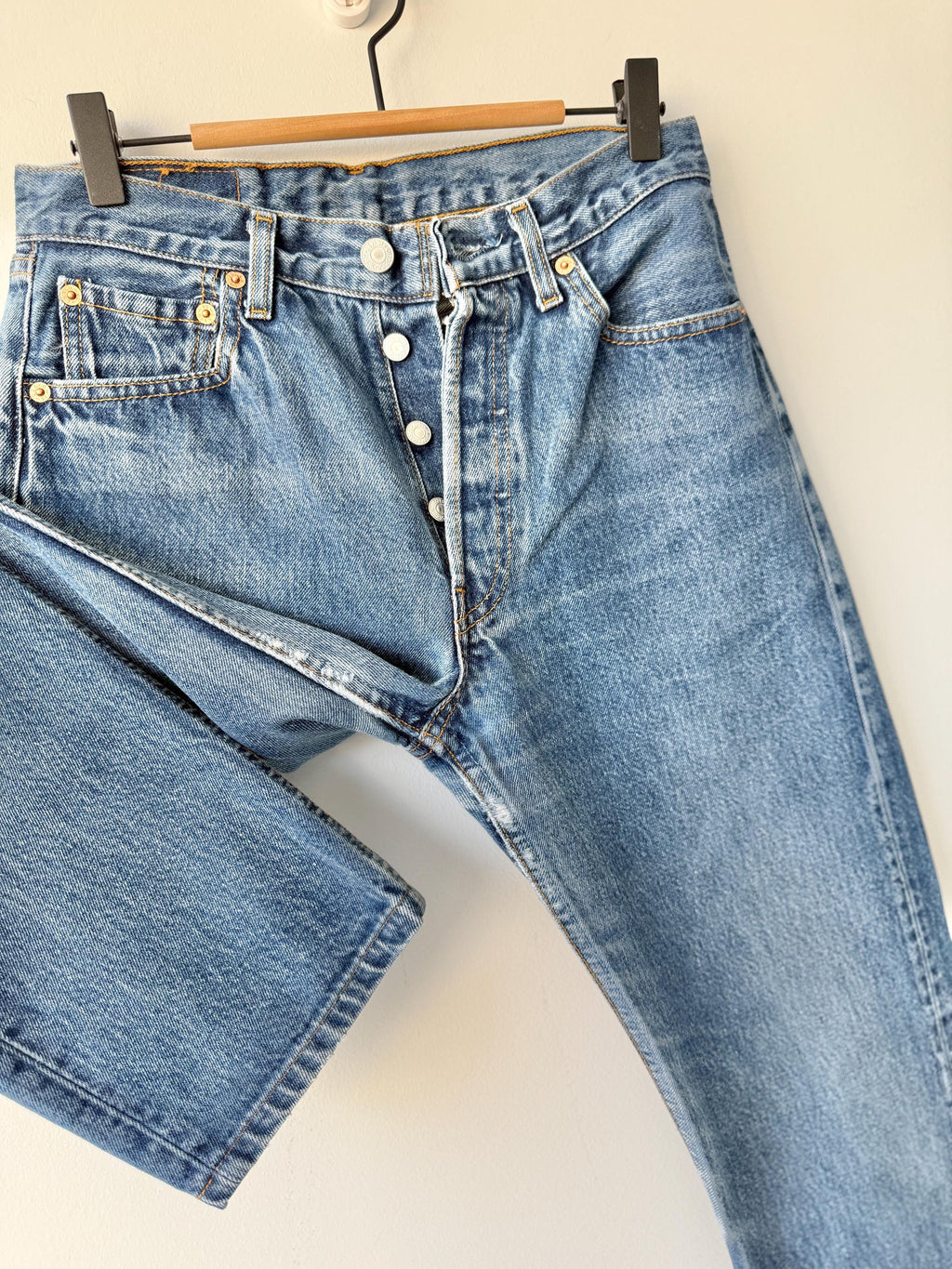 W27 L28 vintage Levis 501 26-27” measured medium dark blue made in 90s