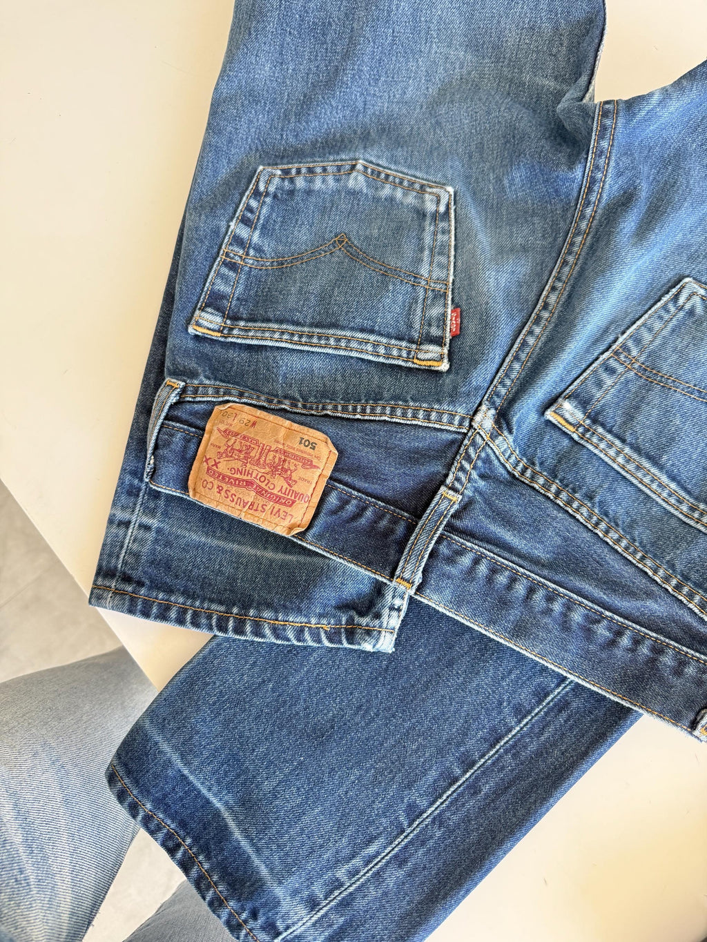 W27 L28 vintage Levis 501 26-27” measured dark blue made in y2k (iuk)