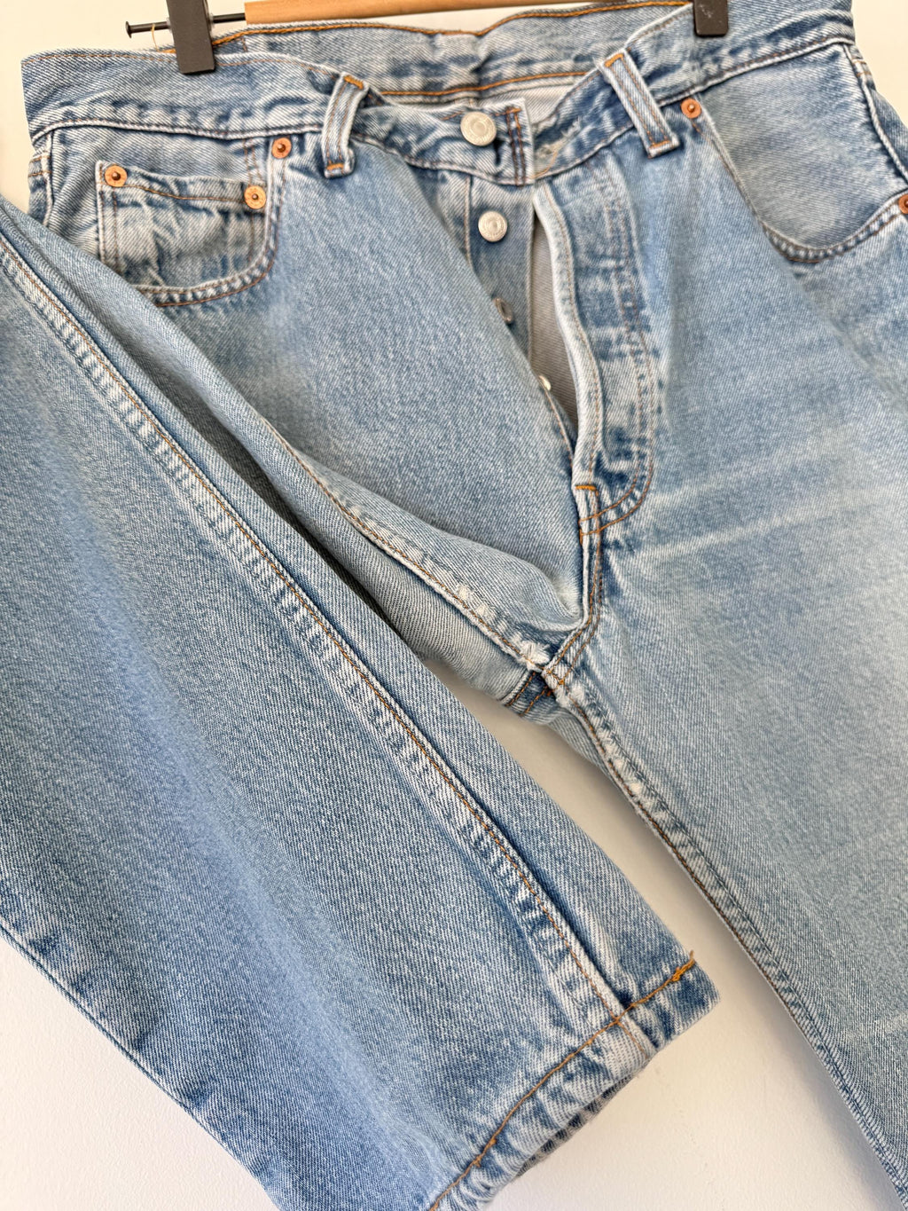 W32 L36 vintage Levis 501 31-32” measured medium faded lines blue made in 90s