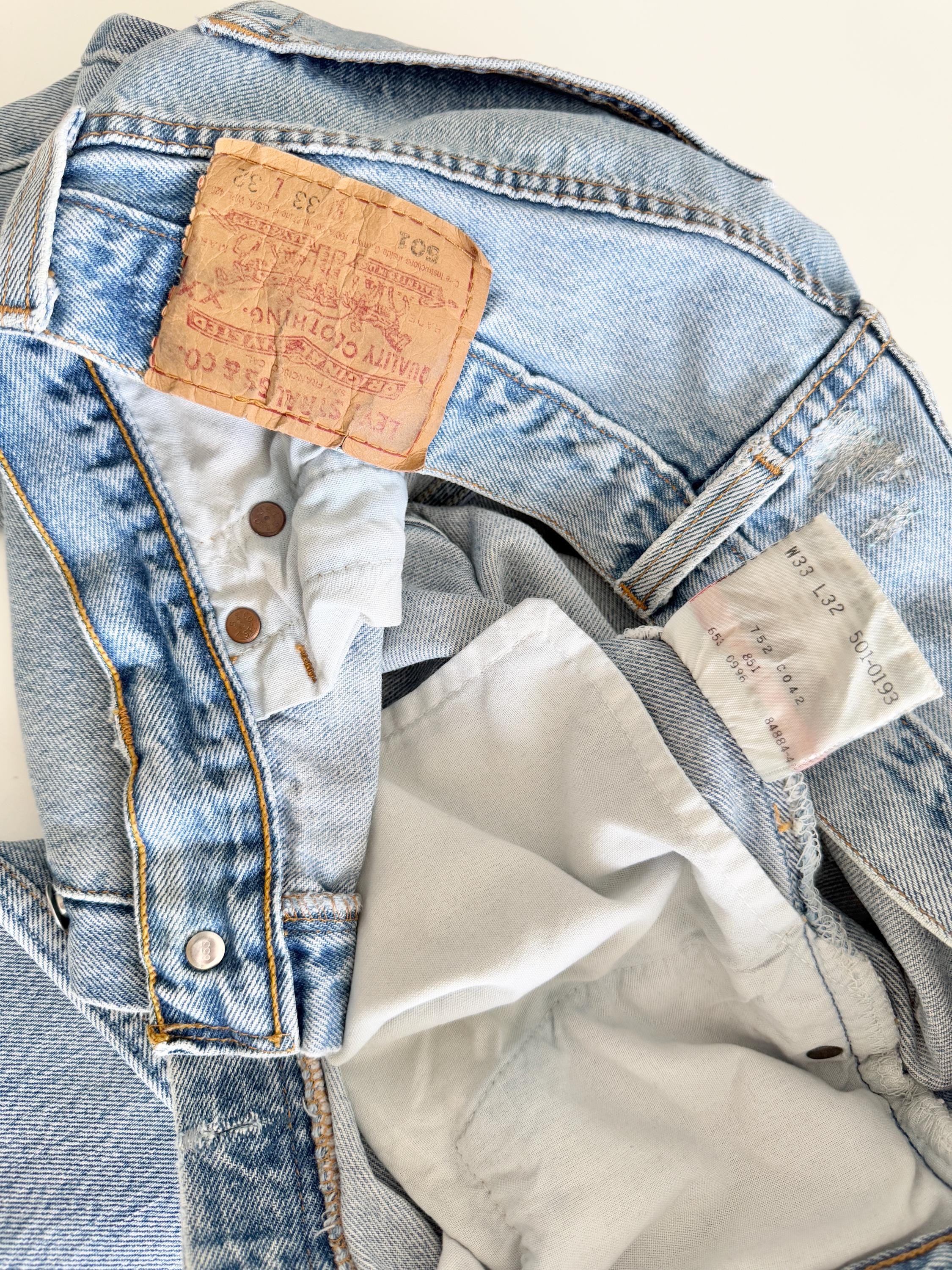 Levis 501 vintage w30 L28 light blue 501s made in USA 90s straight leg jeans 501 29”/30” waist