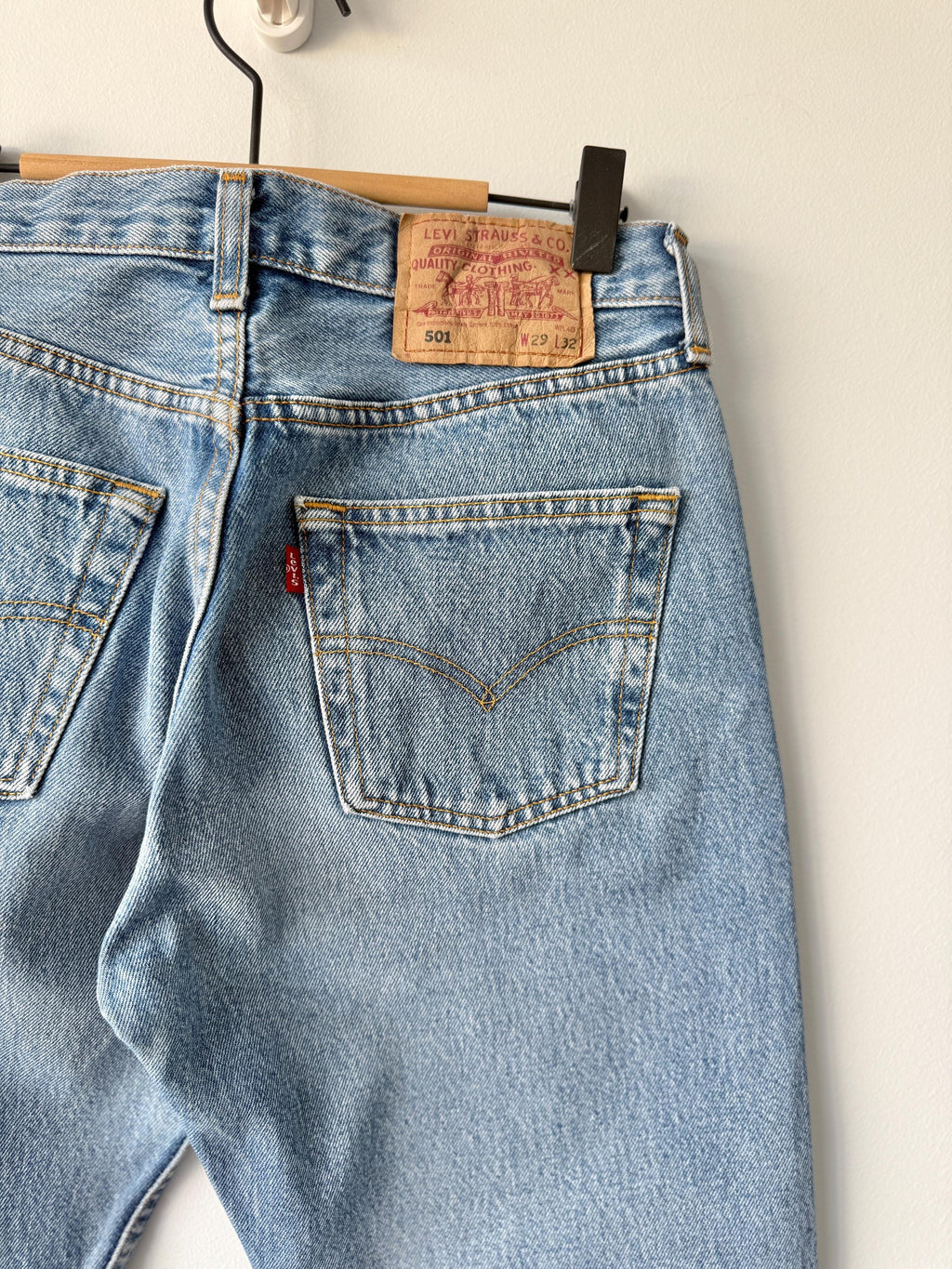 W27 L30 vintage Levis 501 26-27” measured waist medium blue made in 90s