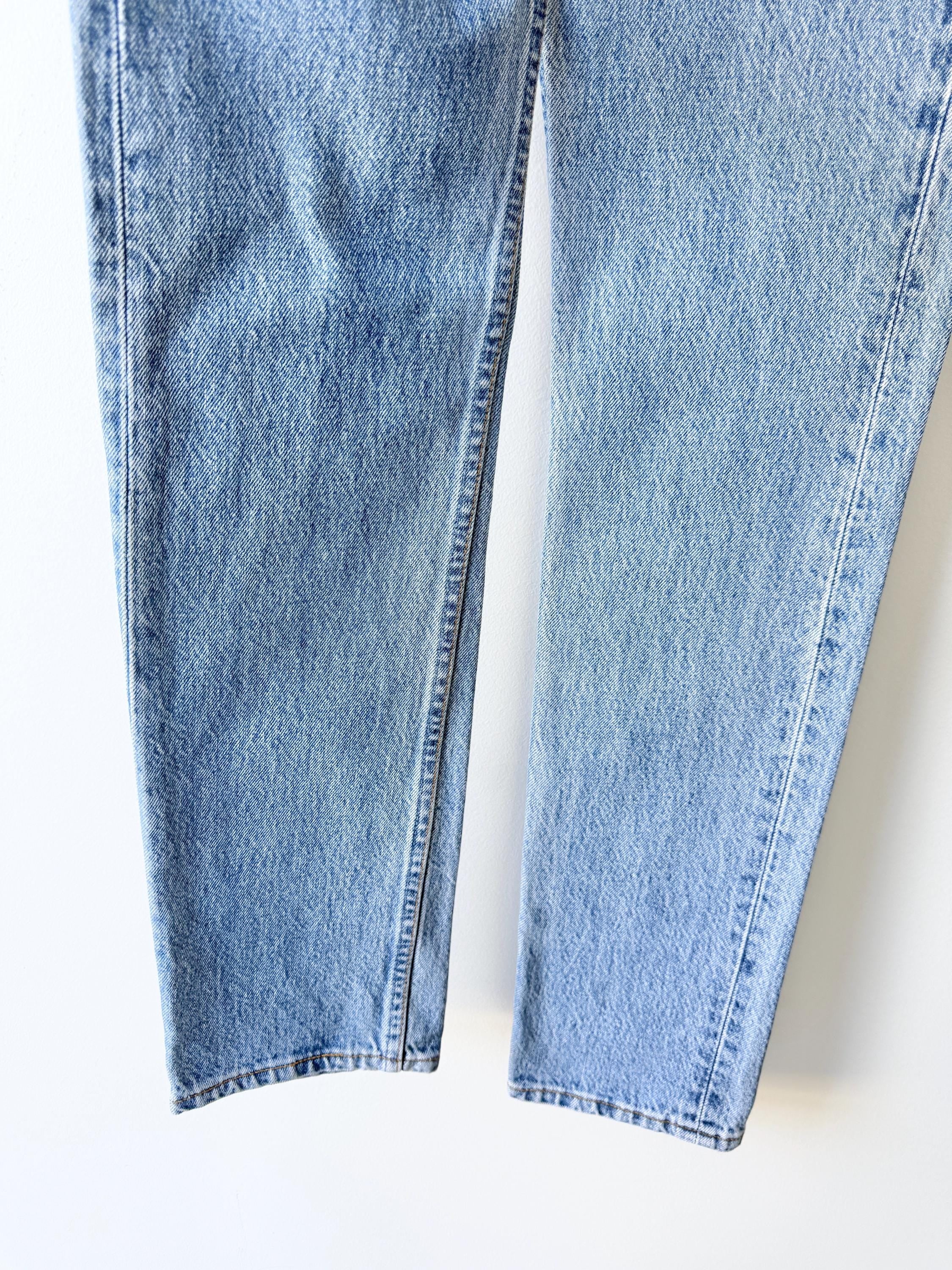 W22 L32 Levis 501 vintage 21-22” measured waist medium dark blue made in USA tag for women 90s hol