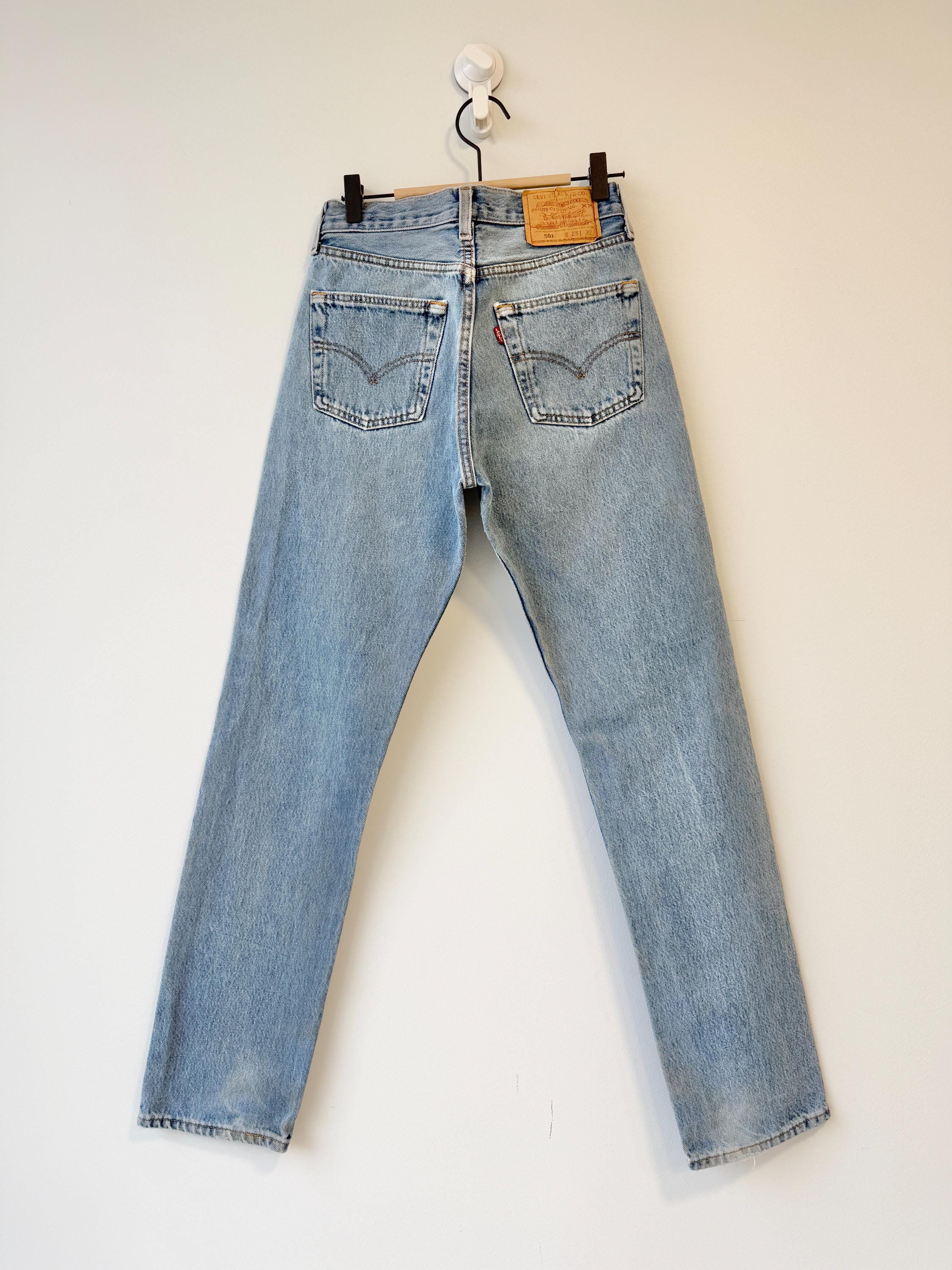 Levis 501 vintage w26 L31 medium faded blue 501s made in USA “for women” straight leg jeans 501 25”/26” waist (januk code)
