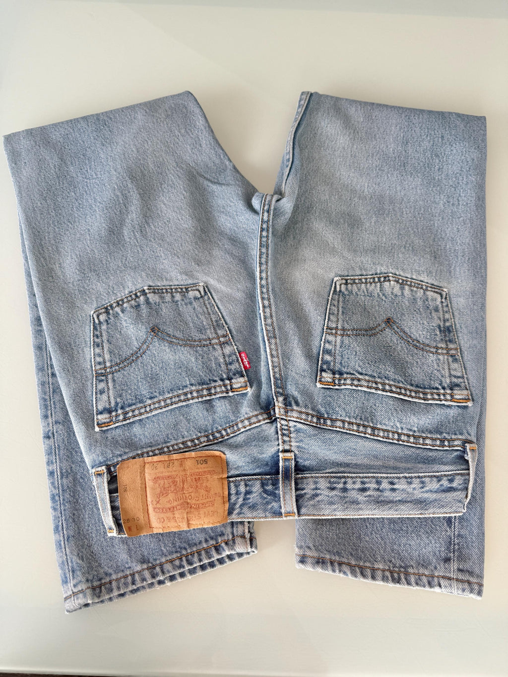 W27 L29 Levis 501 vintage 26-27” measured waist medium blue made in USA 90s for women tag