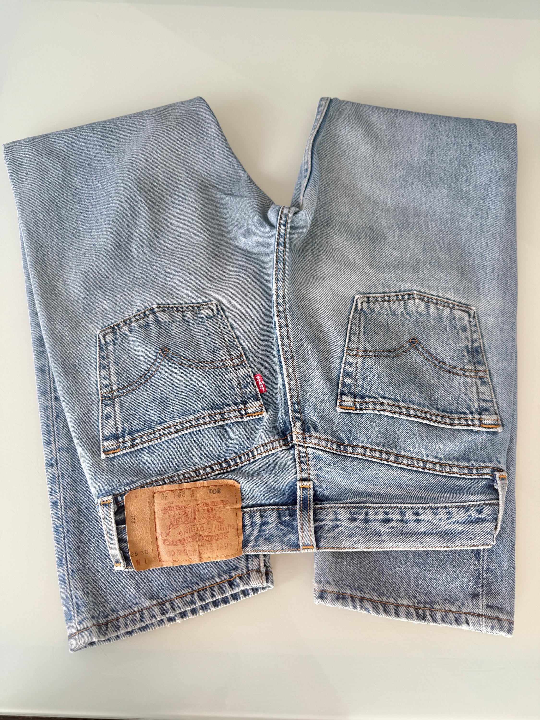 W27 L29 Levis 501 vintage 26-27” measured waist medium blue made in USA 90s for women tag