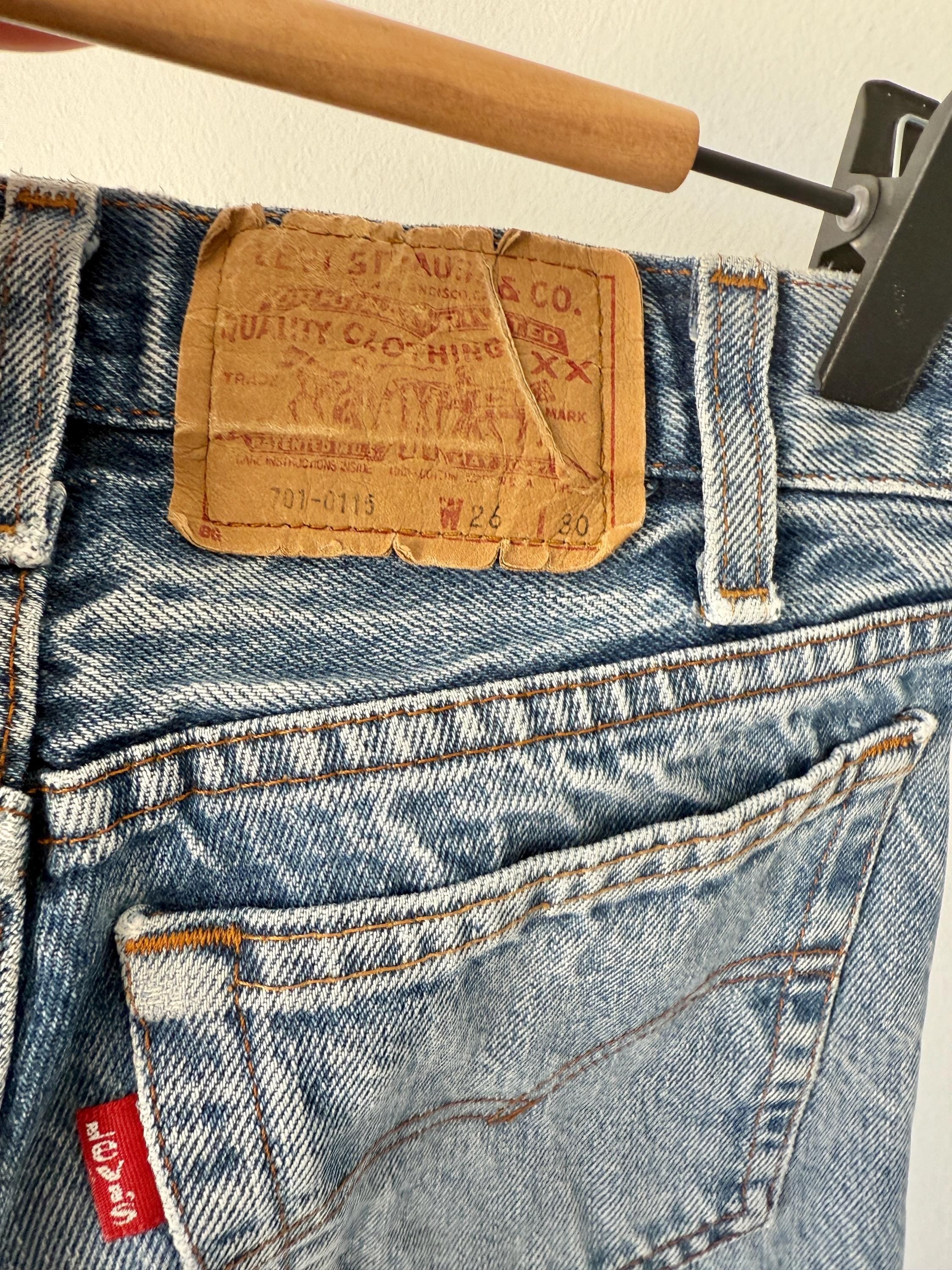 W23 L29 vintage Levis 701 22-24” measured waist faded denim made in USA 80s