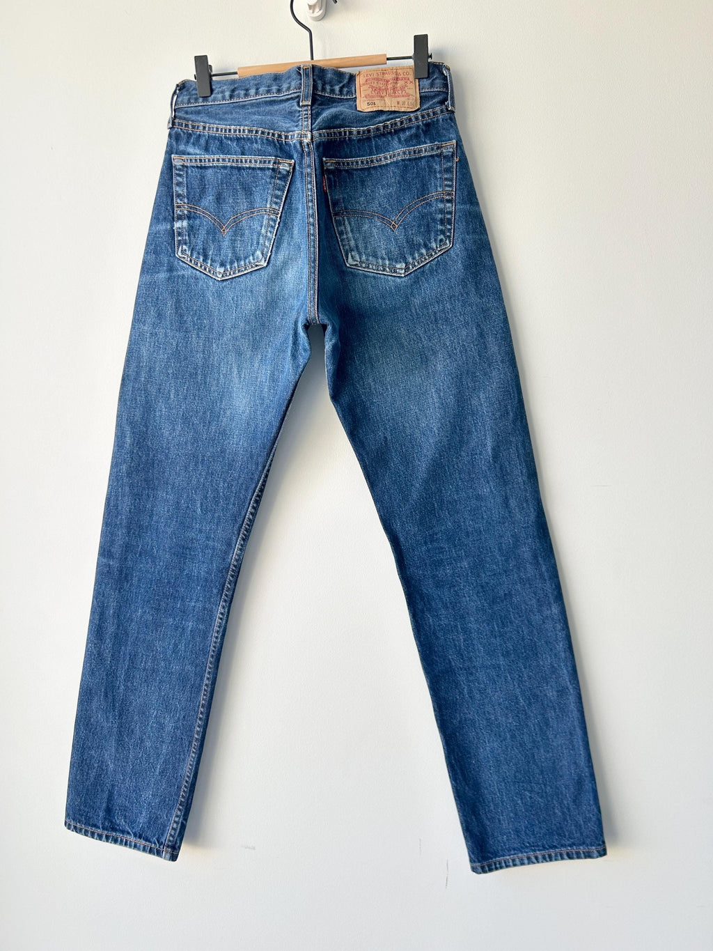 w28 L31 Levis 501 vintage dark indigo blue shade straight leg jeans made in Spain 501 vintage 28” waist decuk