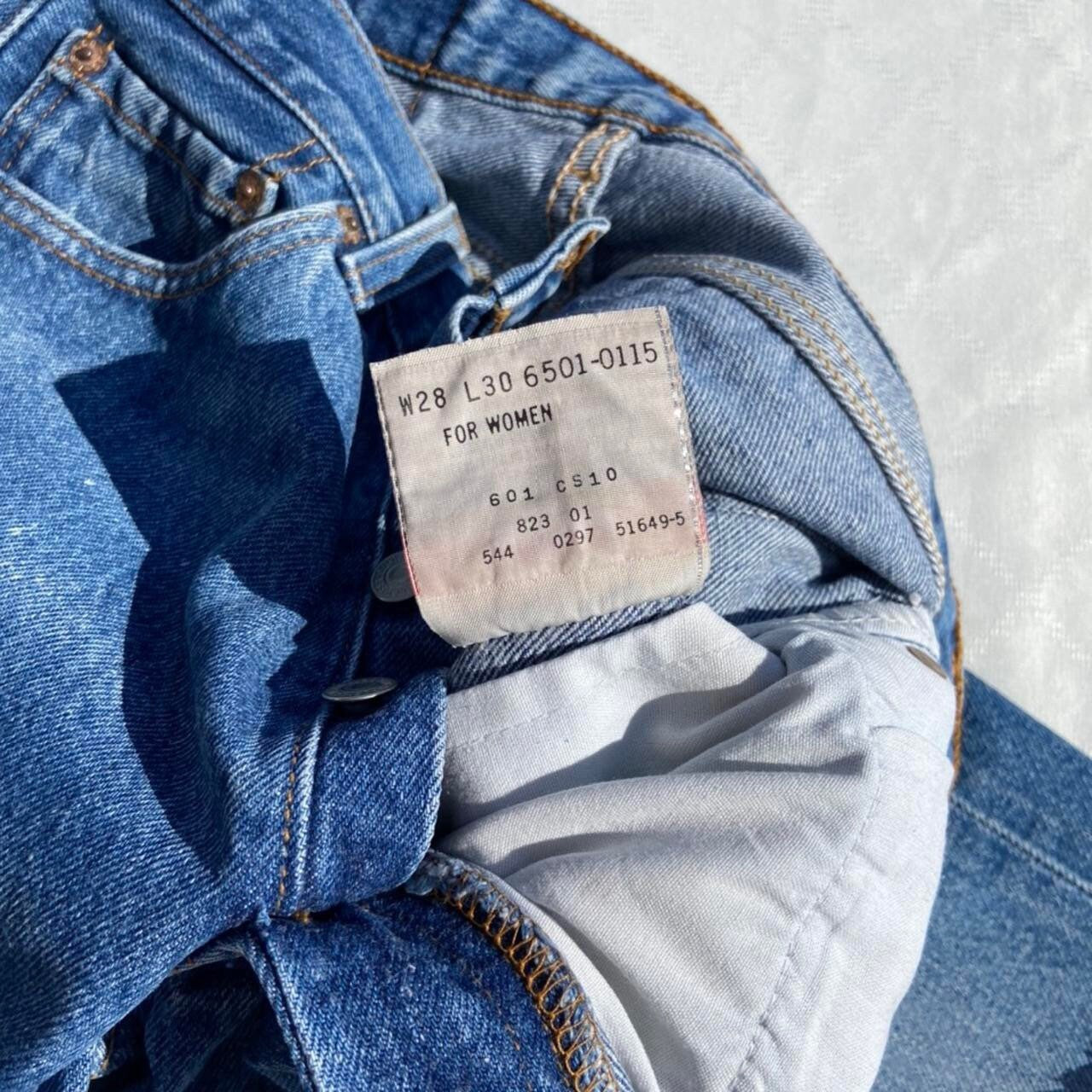 w27 Vintage levis 501 shorts made in USA 90s “for women” tag 26-27” measured waist