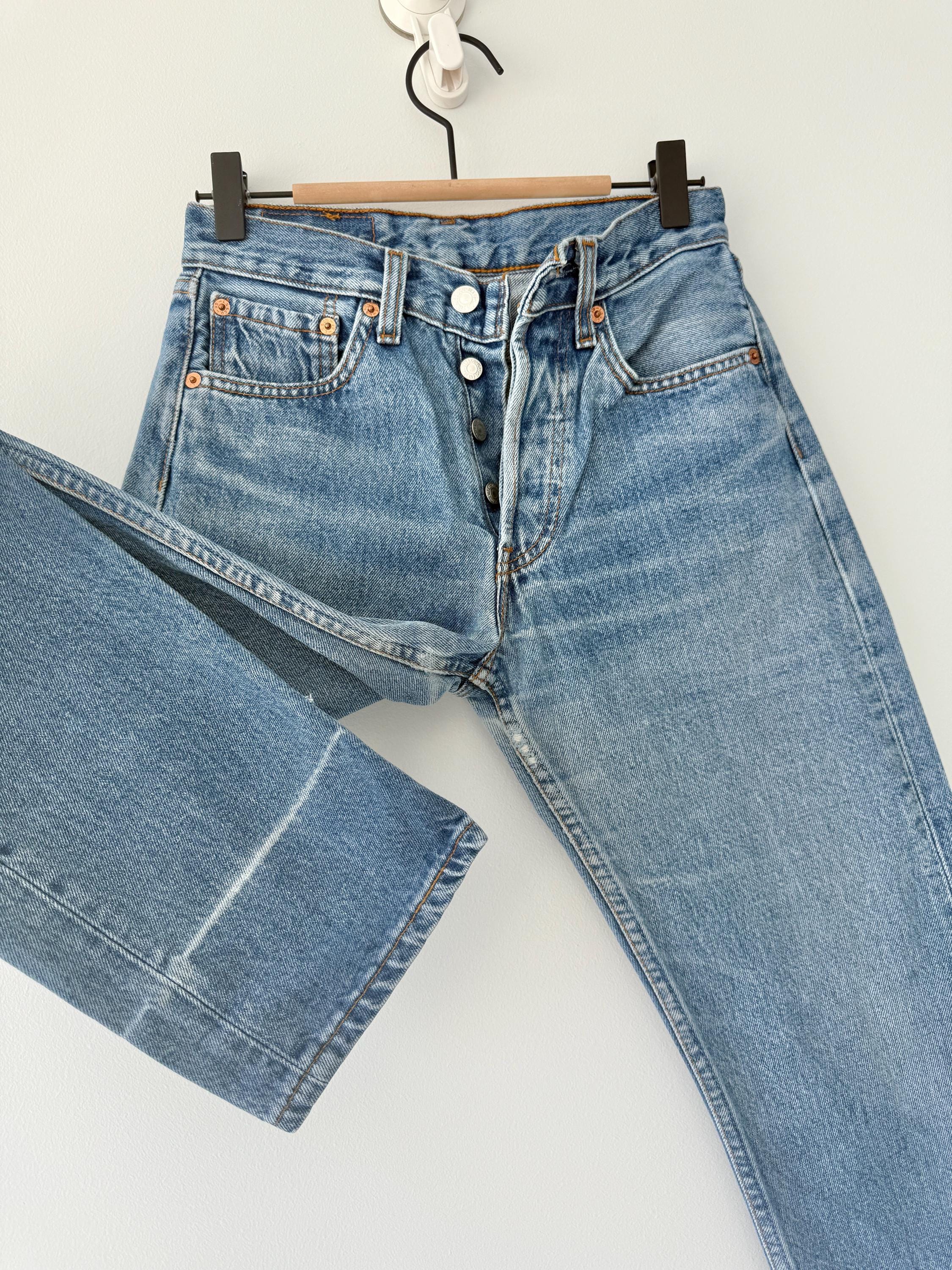 w25 L31 Levis 501 24-25” waist vintage medium blue faded blue 501s  straight leg jeans