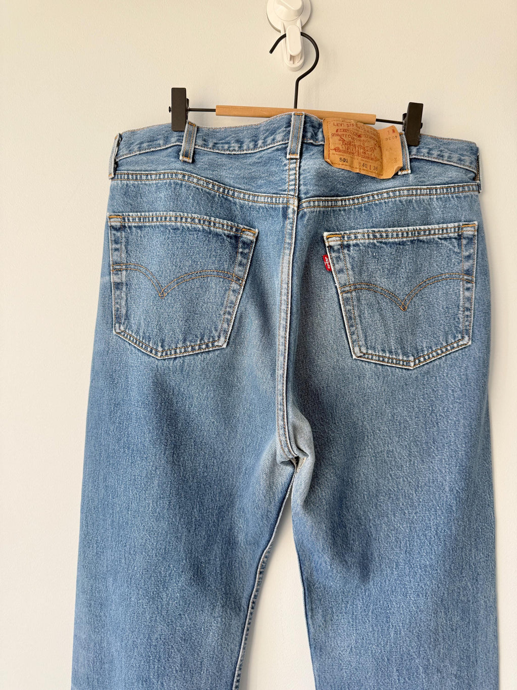 W38 L35 vintage Levis 501 37-38” measured waist medium dark blue made in USA 90s
