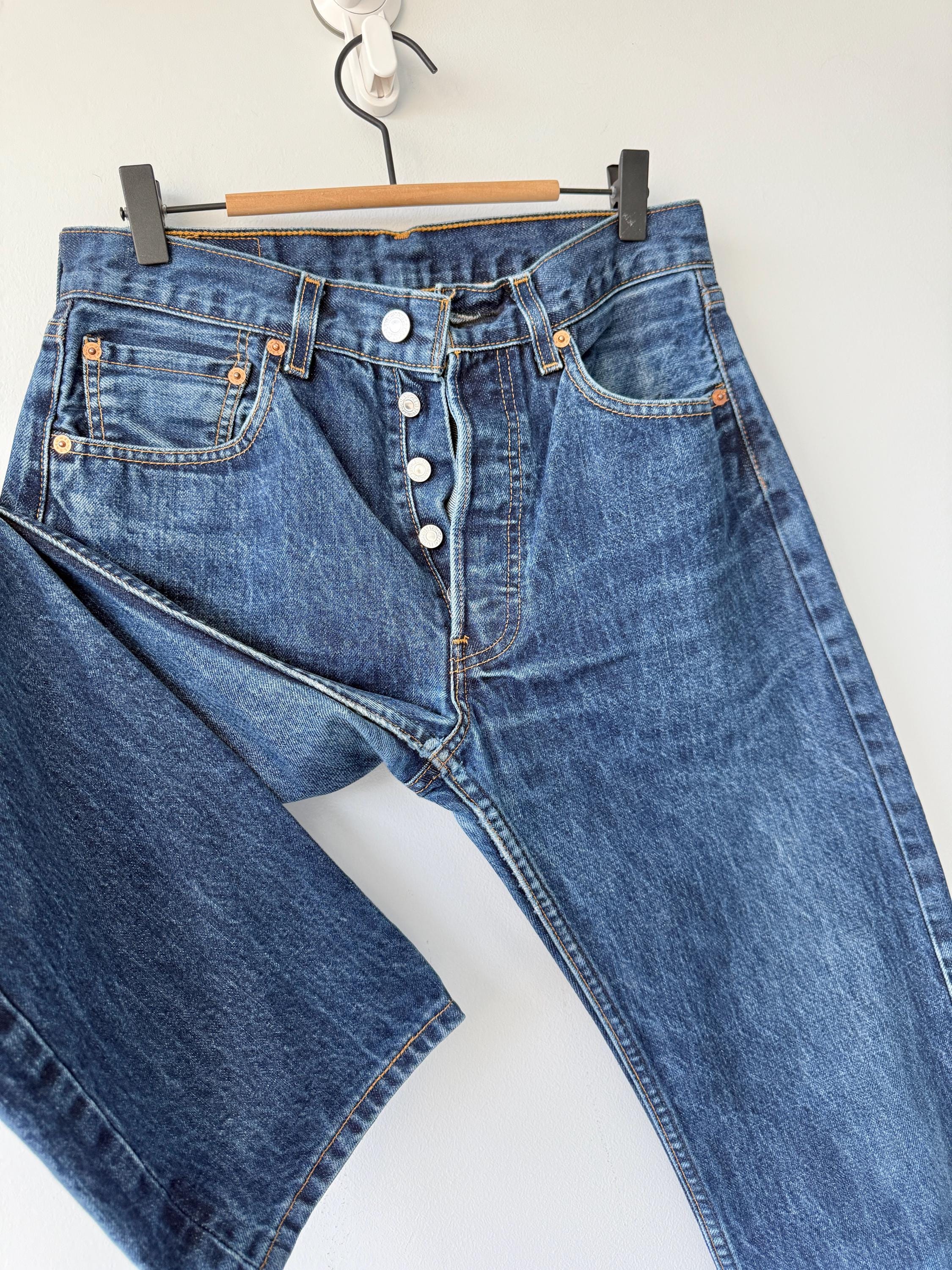 W29 L30 vintage Levis 501 28-29” measured dark blue made in Y2K