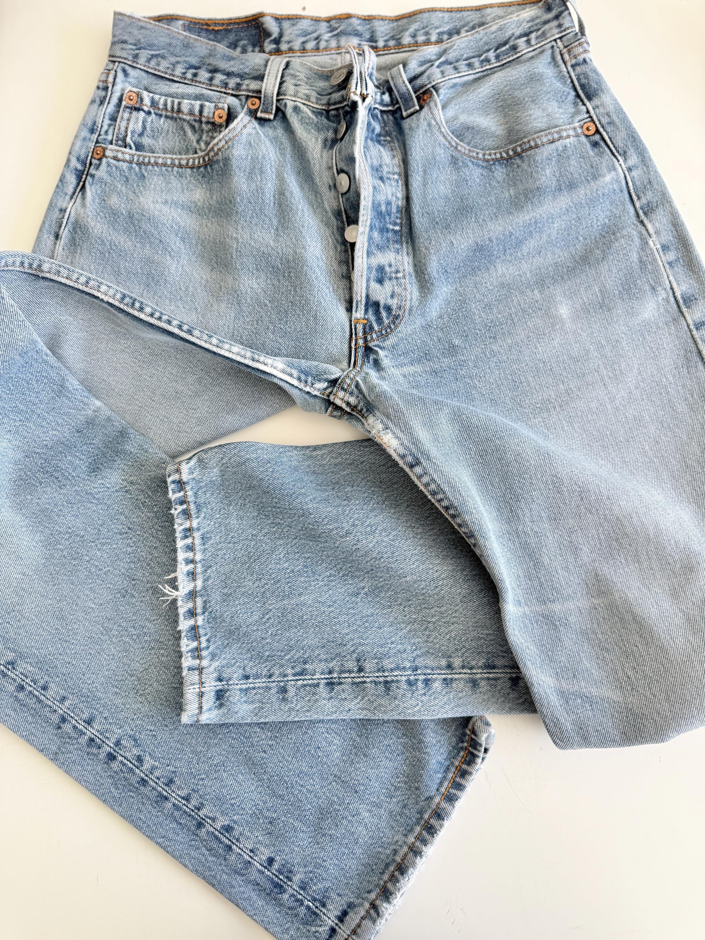 W29 L31 vintage Levis 501 28-29” measured waist faded medium blue made in USA 90s