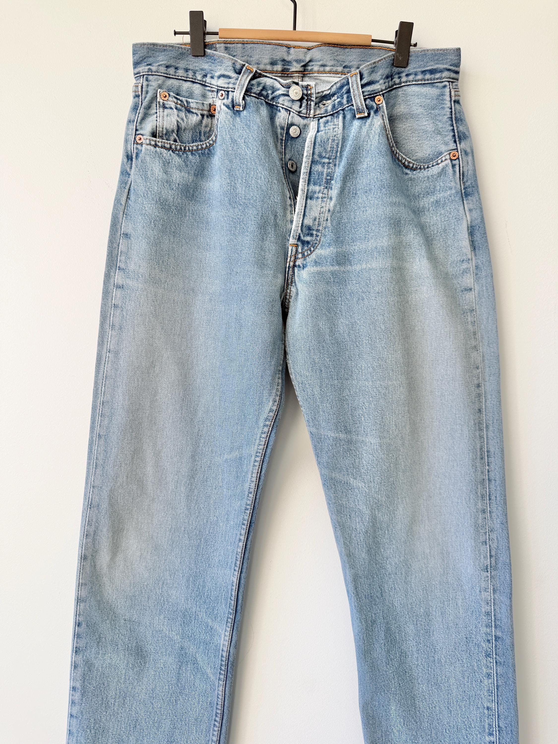 W32 L36 vintage Levis 501 31-32” measured medium faded lines blue made in 90s