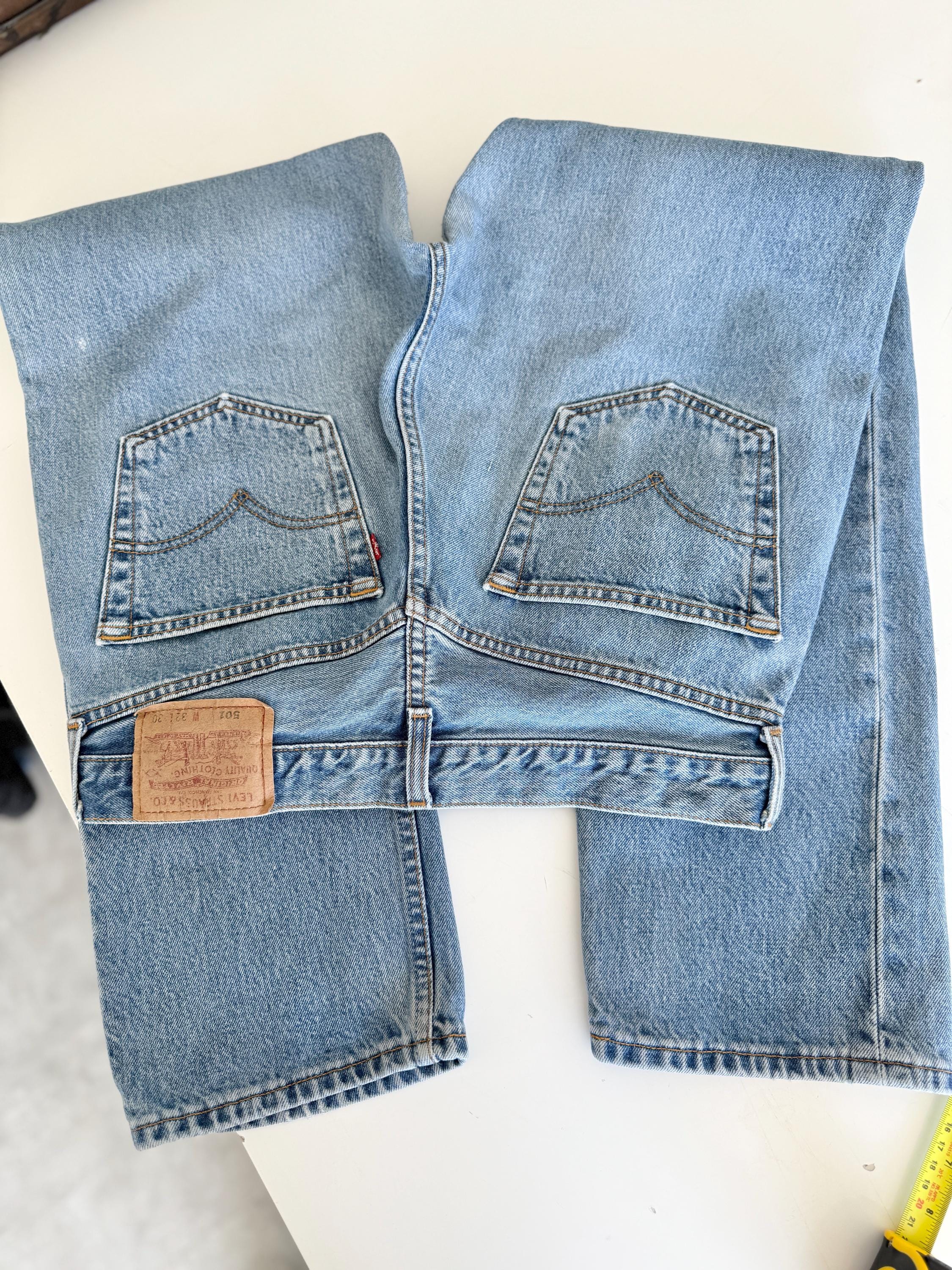 w30 L29 Levis 501 vintage 29-30” waistmedium blue 501s made in Canada for women 90s straight leg jeans 501