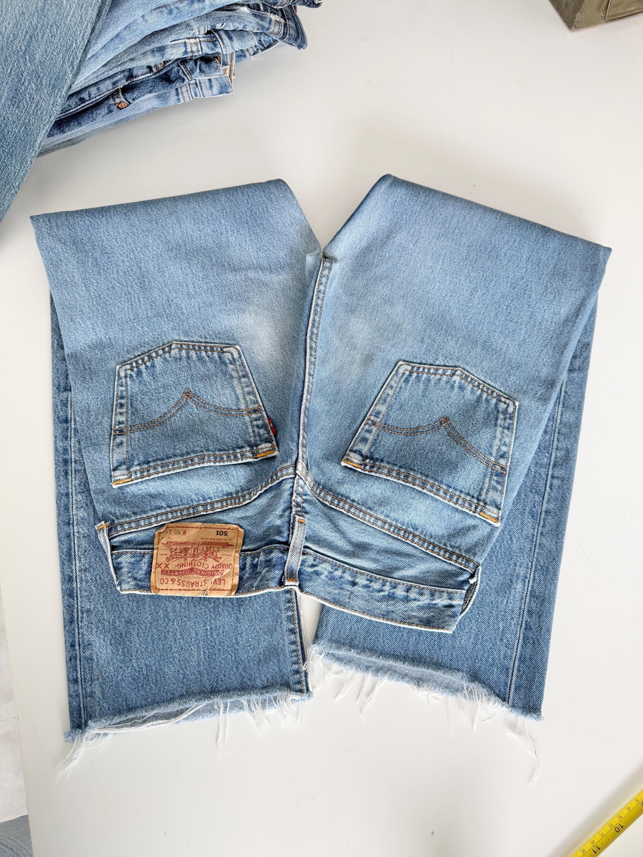 Levis 501s  vintage w26/27 L27 medium blue 501s made in the U.K.  straight leg jeans 501 26”/27” waist