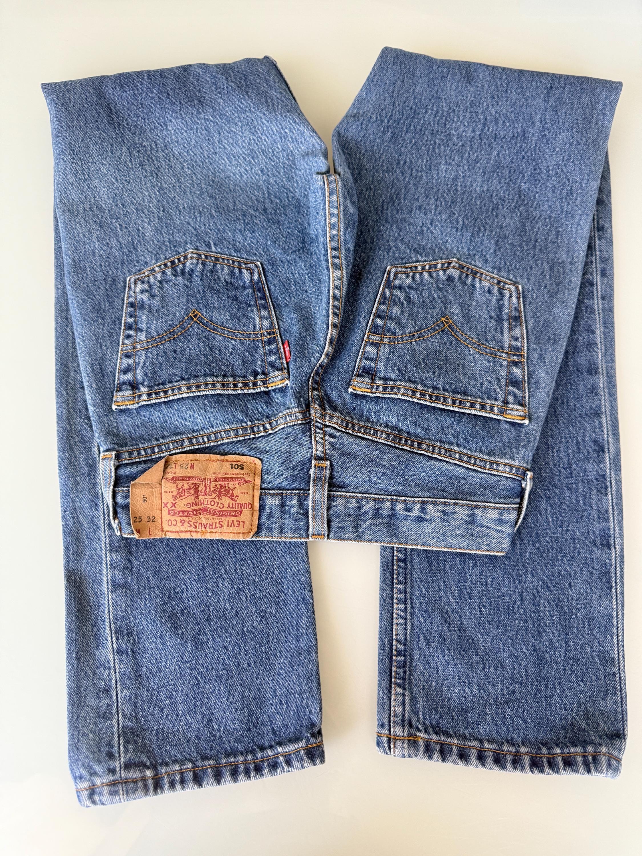 W23 L31 Levis 501 vintage 22-23” measured waist dark blue made in Croatia  Y2K hol