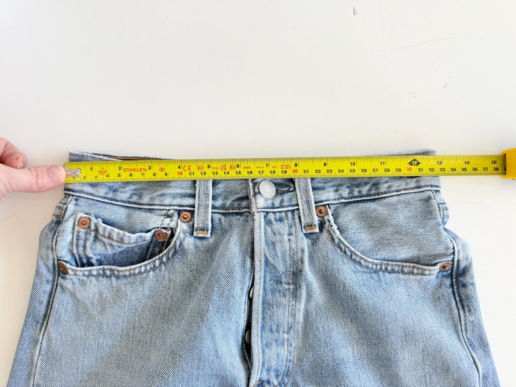 W25 L31 vintage Levis 501 24-25” measured light blue made in 90s USA (iuk)