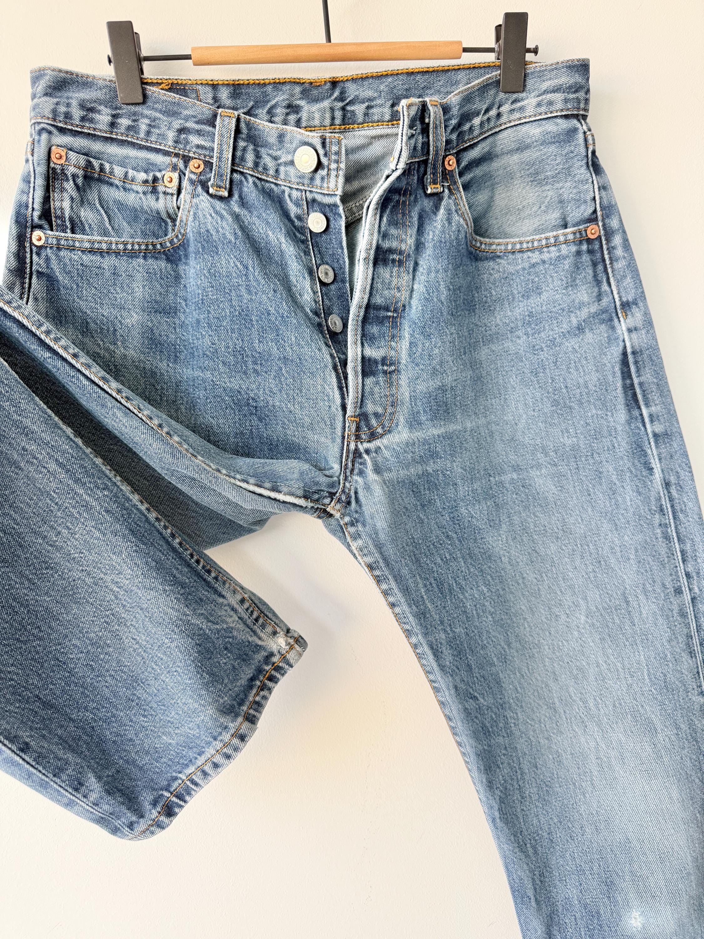W30 L33 vintage Levis 501 29-30” measured whiskers faded dark blue made in 90s