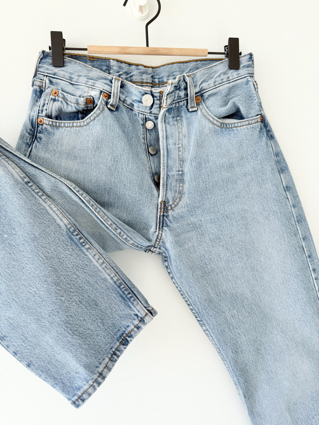 W27 L29 Levis 501 vintage 26-27” measured waist light faded blue 501s made in France 90s