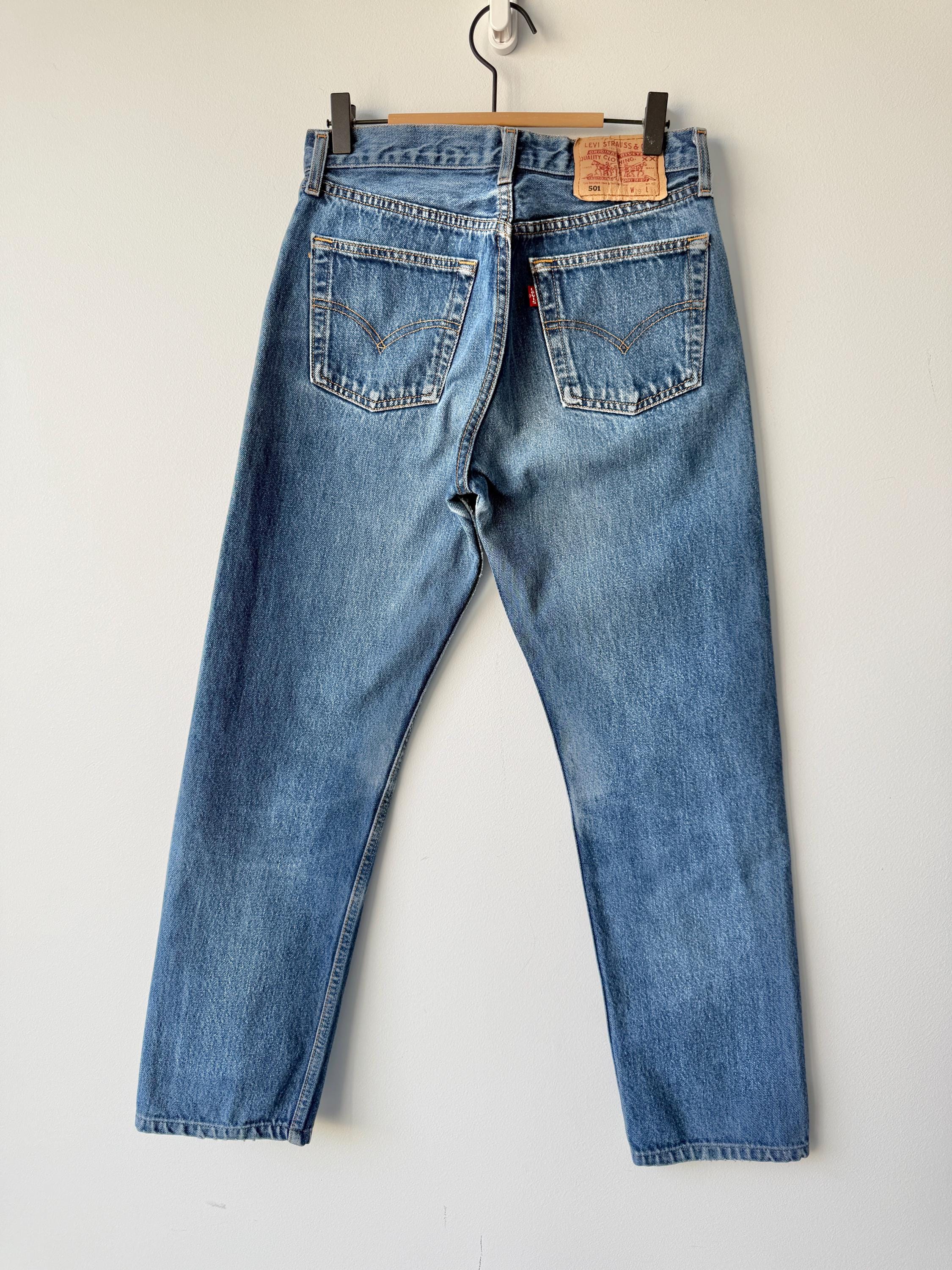 W27 L28 vintage Levis 501 26-27” measured medium dark blue made in 90s