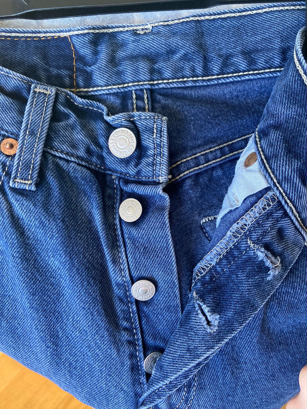 w23 L31 Vintage levis 501 made in USA tag for women vintage 501s 90s Levi’s 501