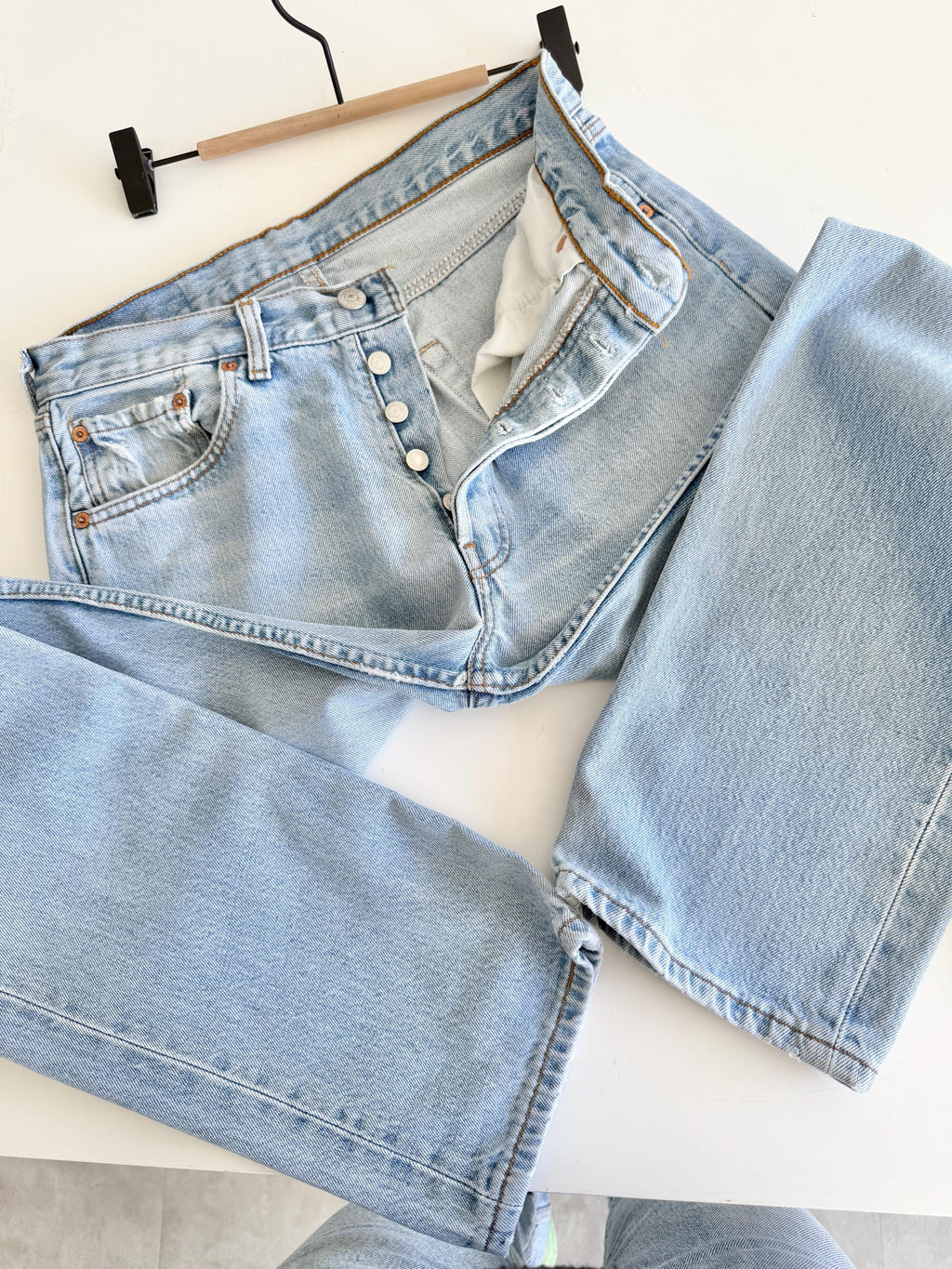 Levis 501s  vintage w29 L29 light blue 501s made in 90s straight leg jeans 501 28”/29” waist