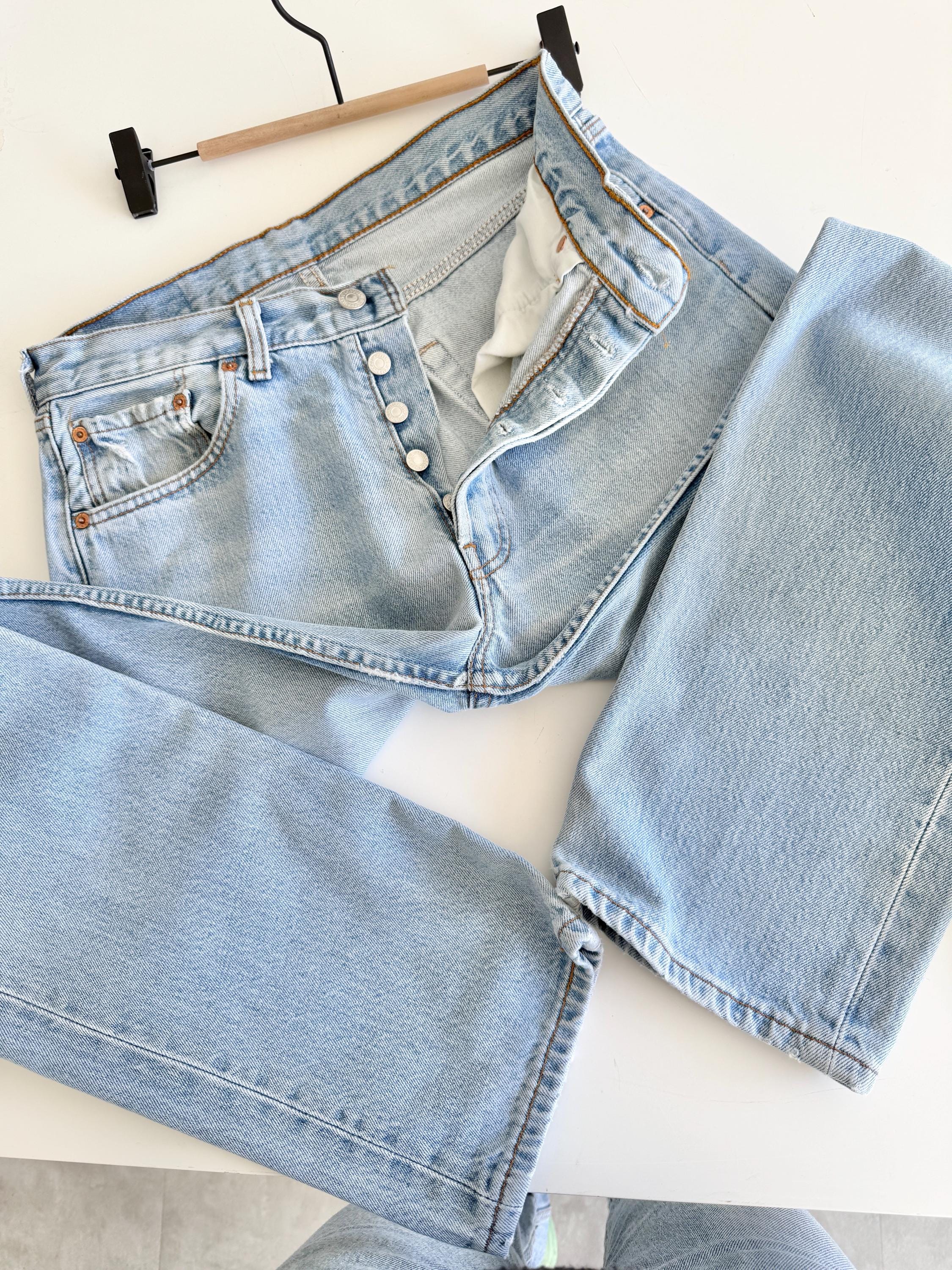 Levis 501s  vintage w29 L29 light blue 501s made in 90s straight leg jeans 501 28”/29” waist