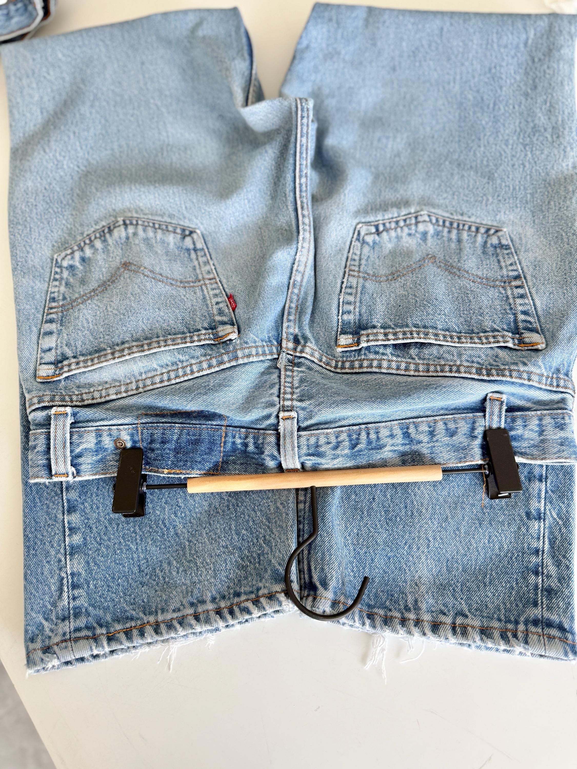 W31 L32 vintage Levis 501 30-31” measured waist medium faded denim made in USA 80s