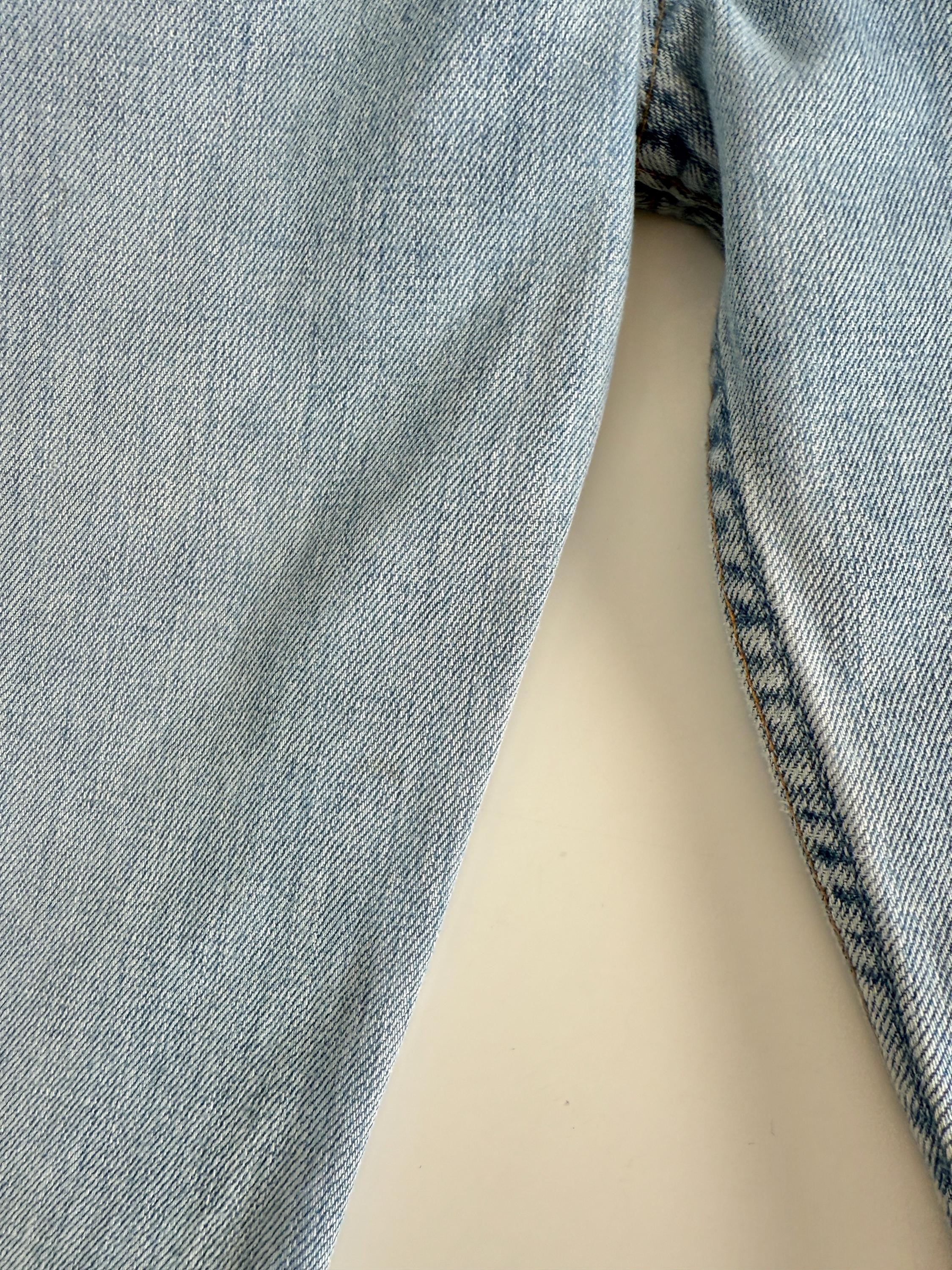 W24 L30 Levis 501 vintage 23-24” measured waist light blue made in y2k