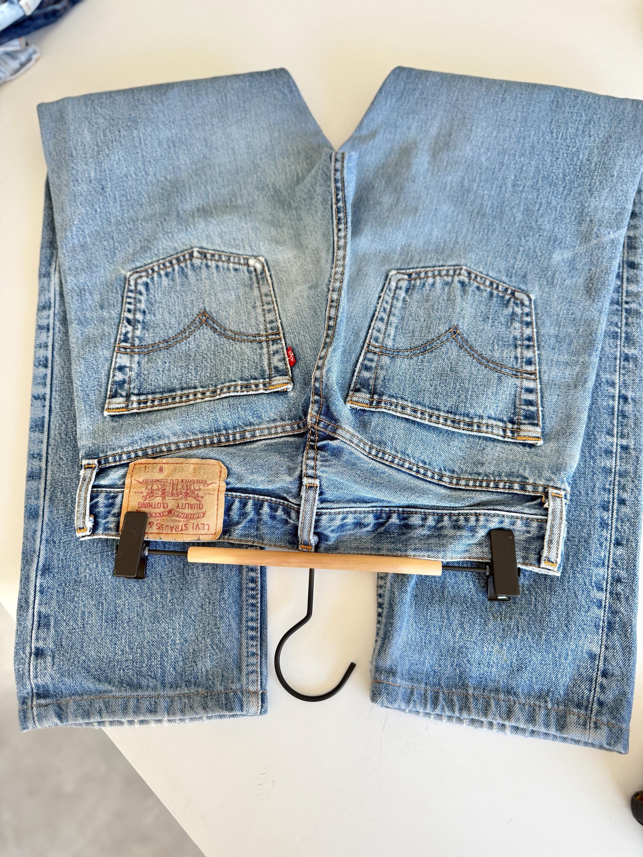 W30 L31 vintage Levis 505 29-30” measured waist medium blue denim made in 90s