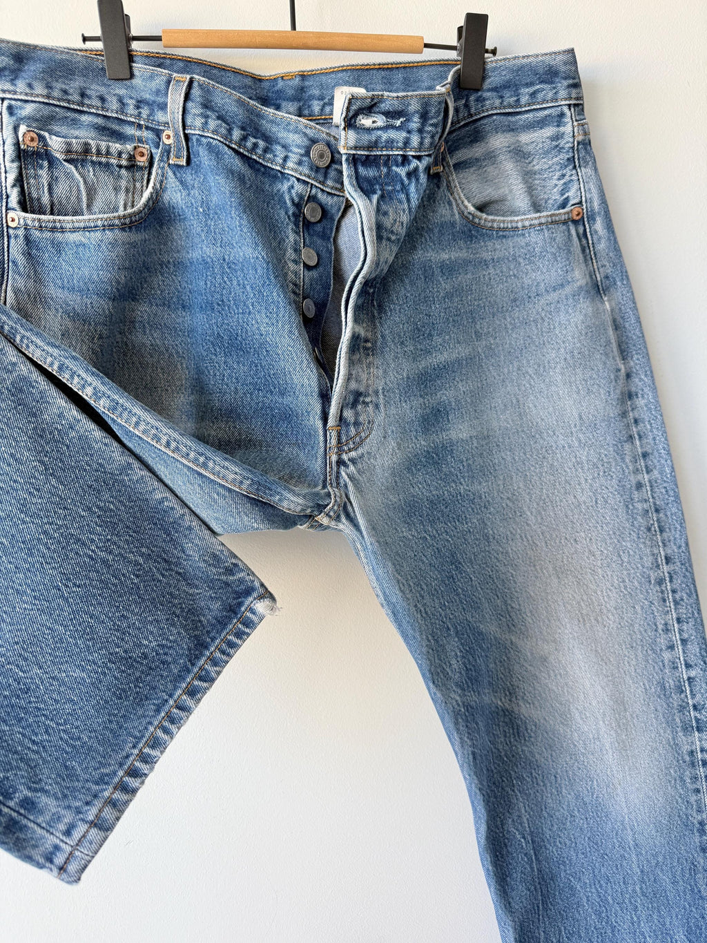 W36 L27 Levis 501 vintage 35-36” measured waist made in Y2K