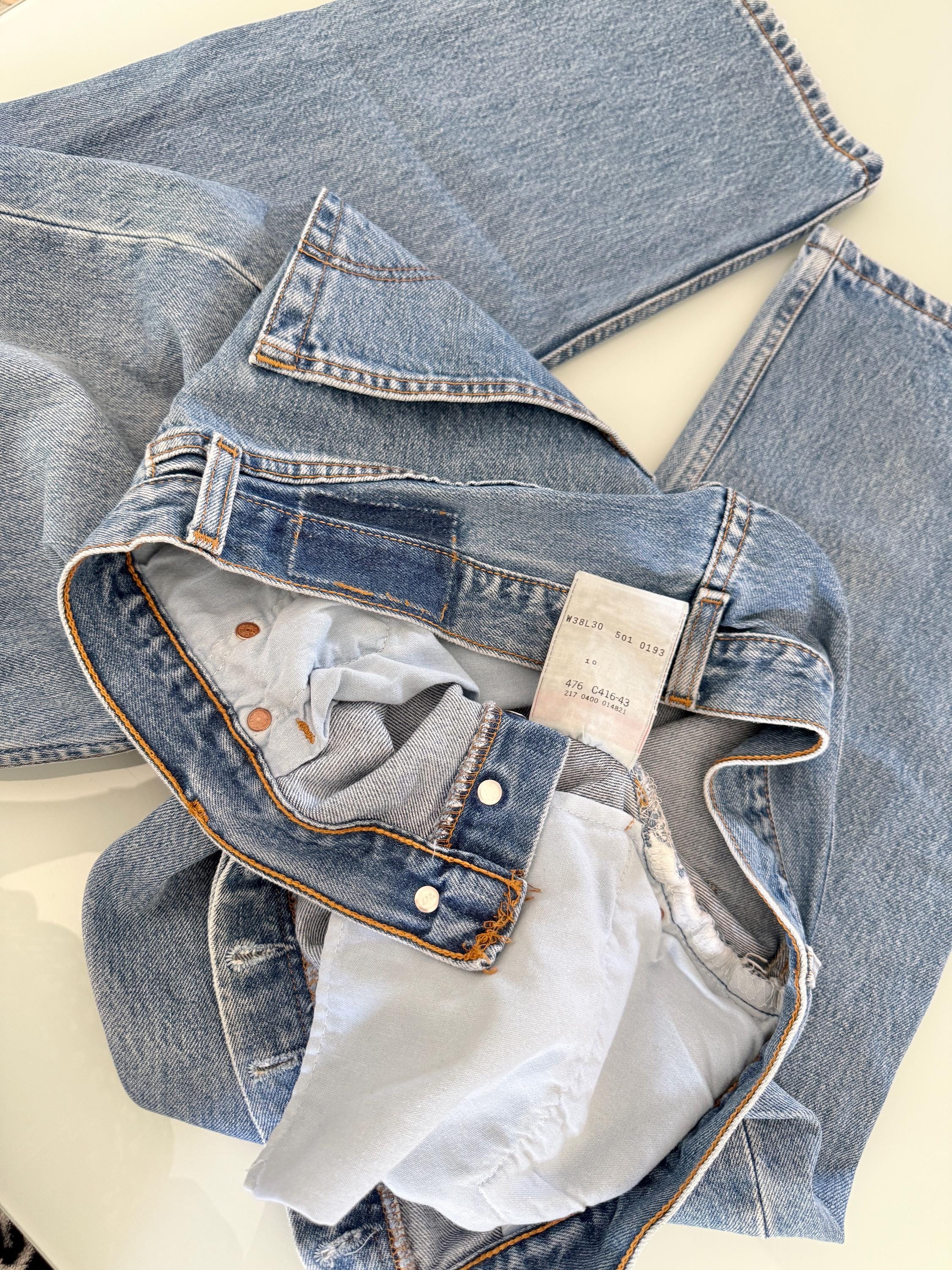 W36 L29 Levis 501 vintage 36” waist medium blue 501s made in Canada year 2000