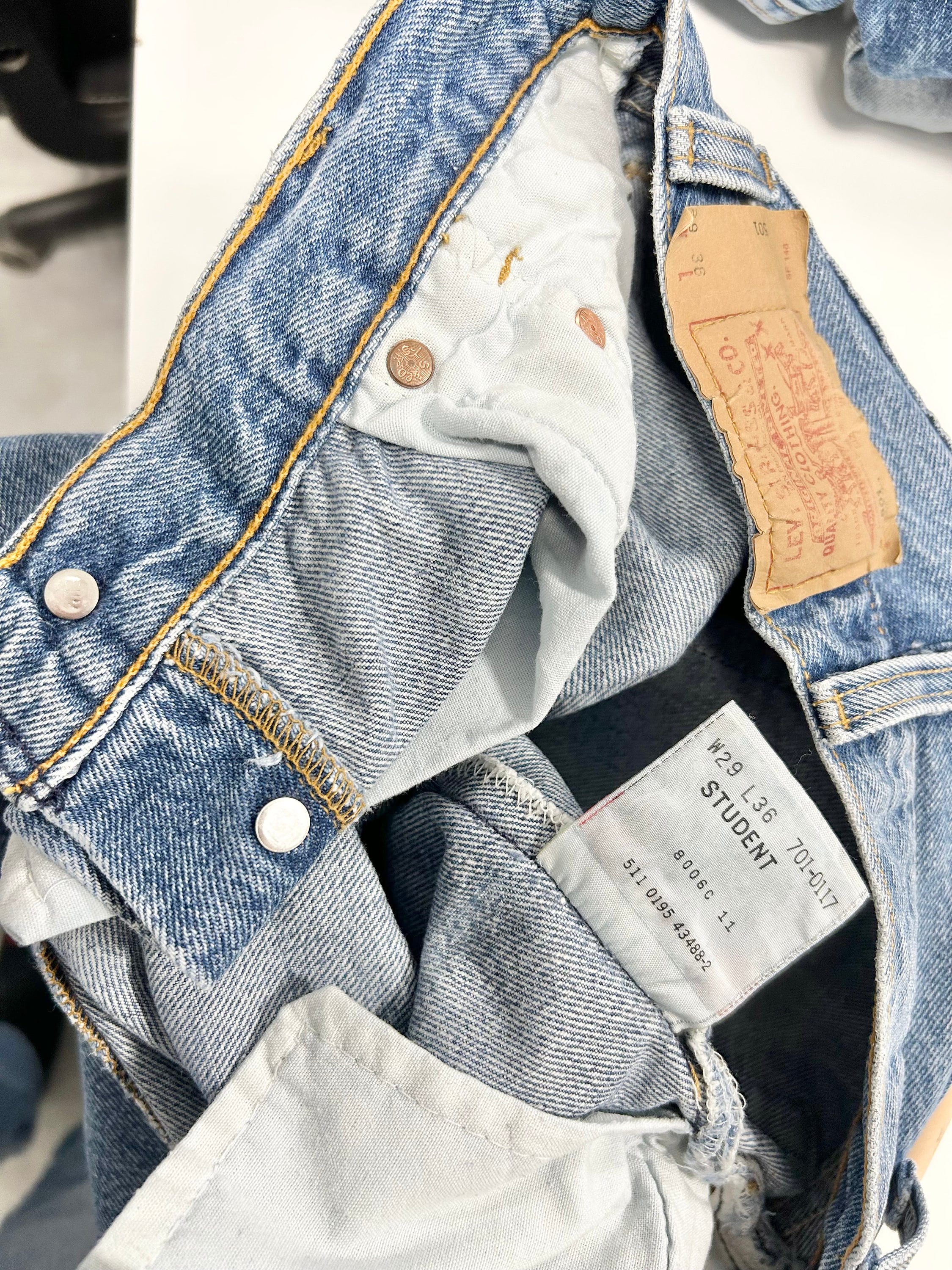 Levis 501 jeans w26 L31 90s medium wash faded blue 501 faded wash blue 501 vintage 501s