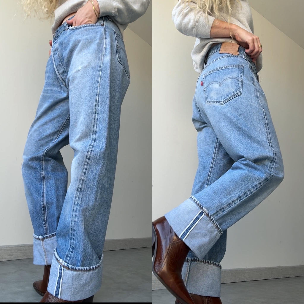 W33 L31 selvedge vintage Levis 501 32-33” measured waist faded light blue made in 70s