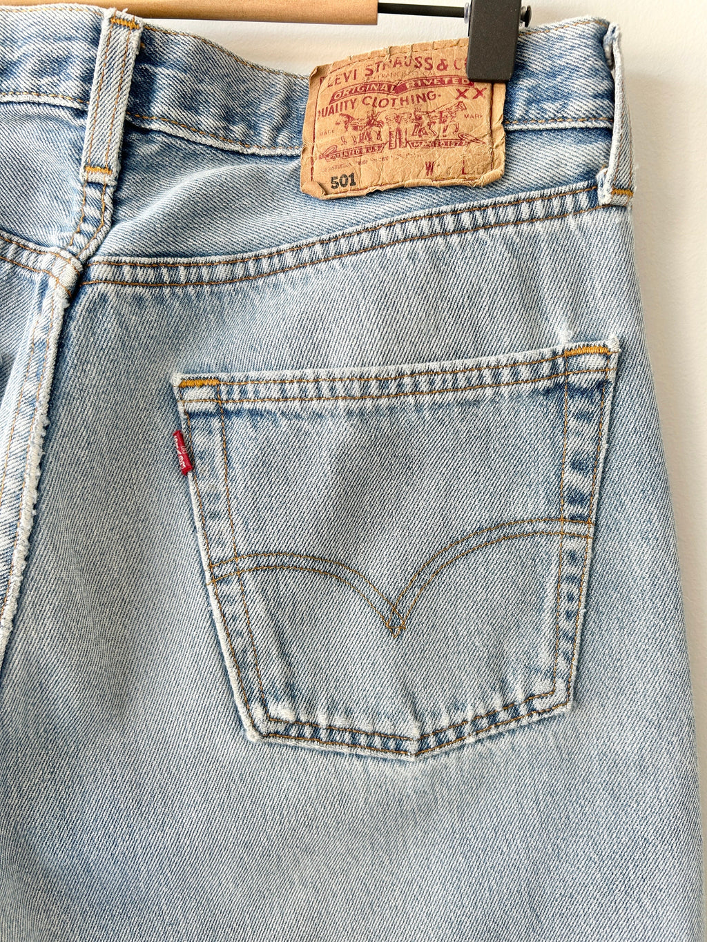 Soft Levis 501 vintage w31 L28 Levi’s light blue faded blue made in U.K. 90s straight leg 501 vintage Levi’s 501