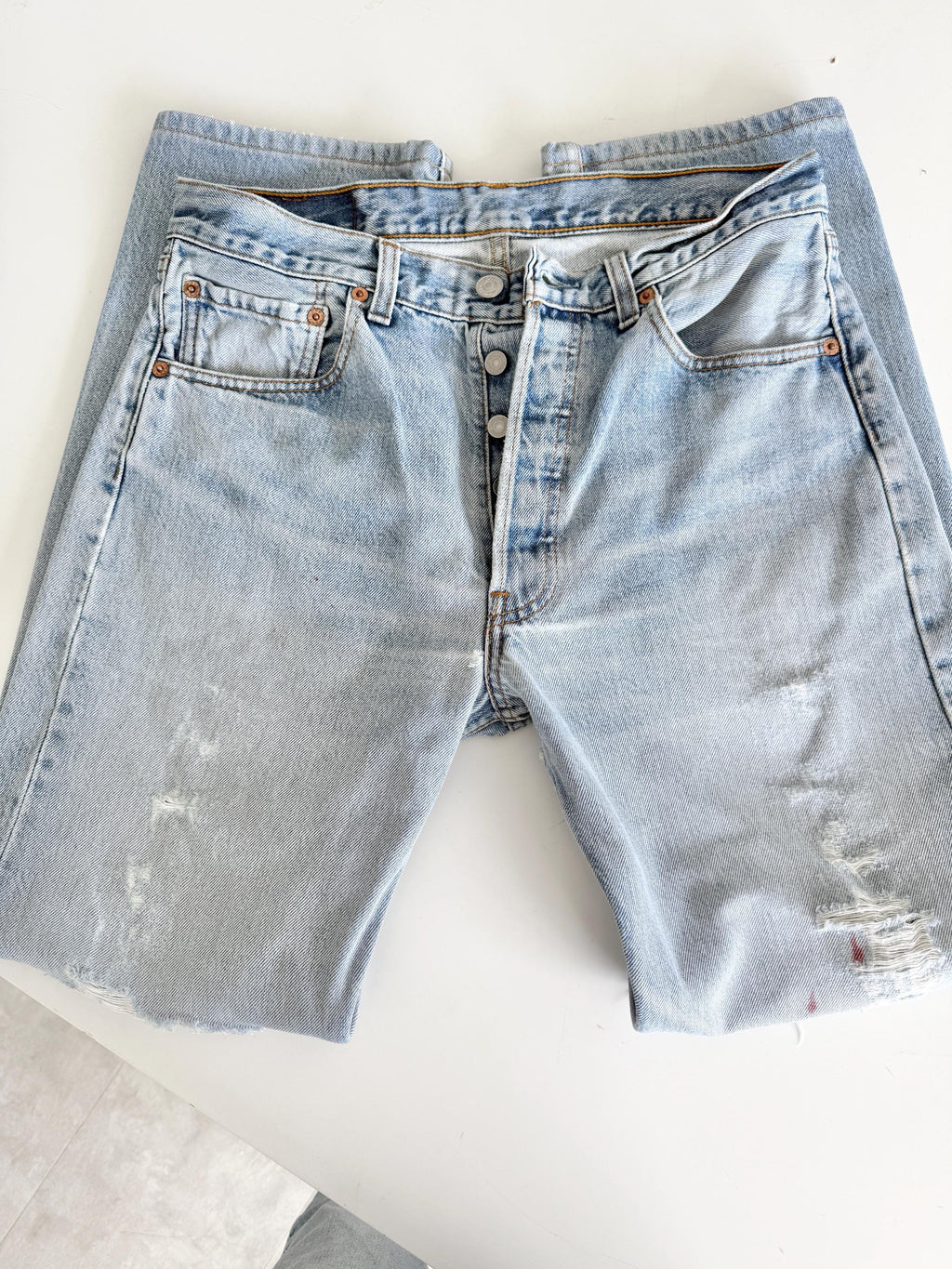 W31 L29 Levis 501 vintage 30-31” waist light faded blue distressed 501s made in Canada 90s