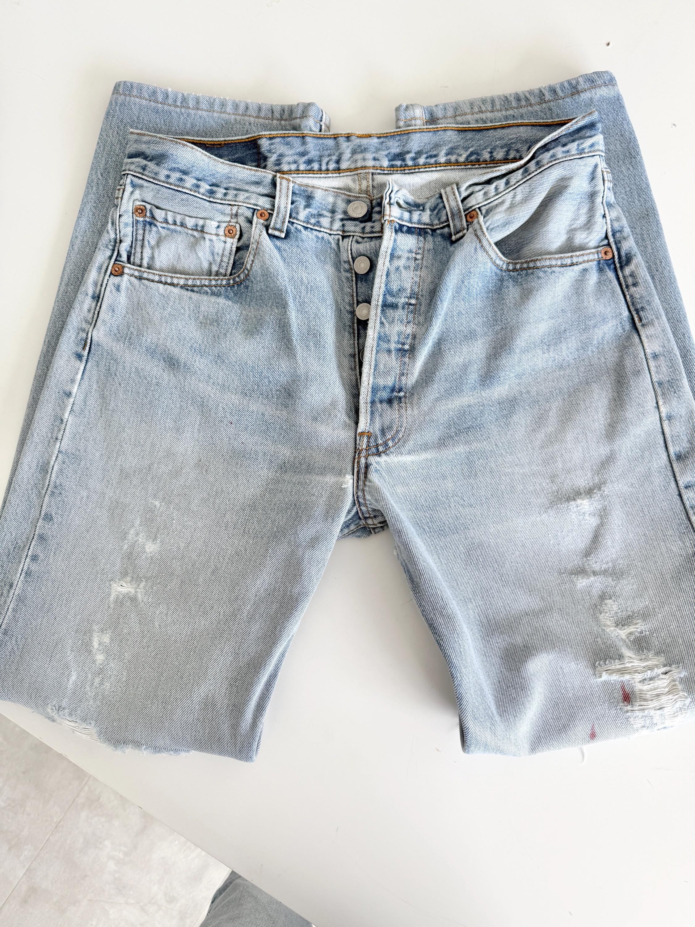 W31 L29 Levis 501 vintage 30-31” waist light faded blue distressed 501s made in Canada 90s