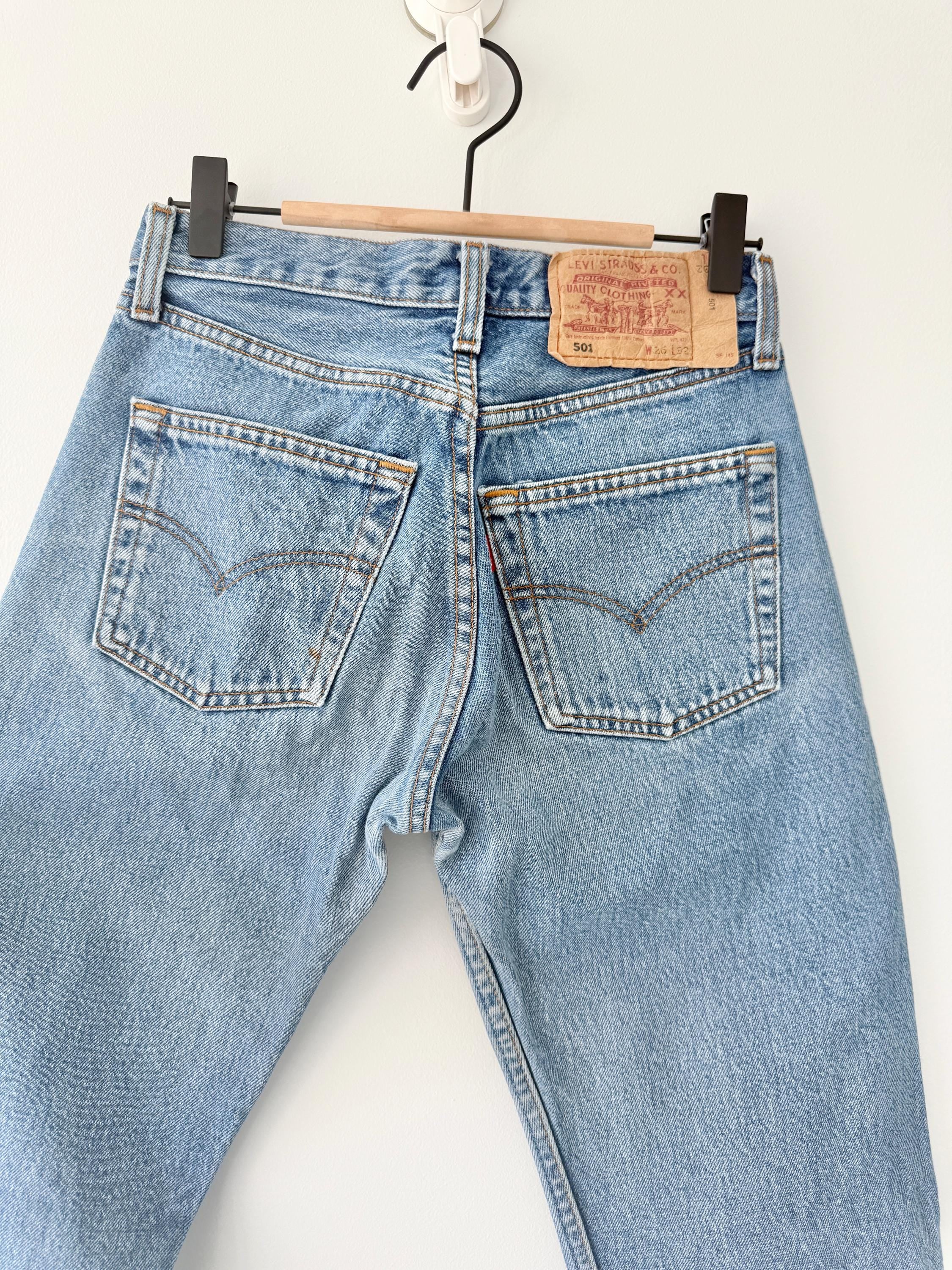w25 L31 Levis 501 24-25” waist vintage medium blue faded blue 501s  straight leg jeans